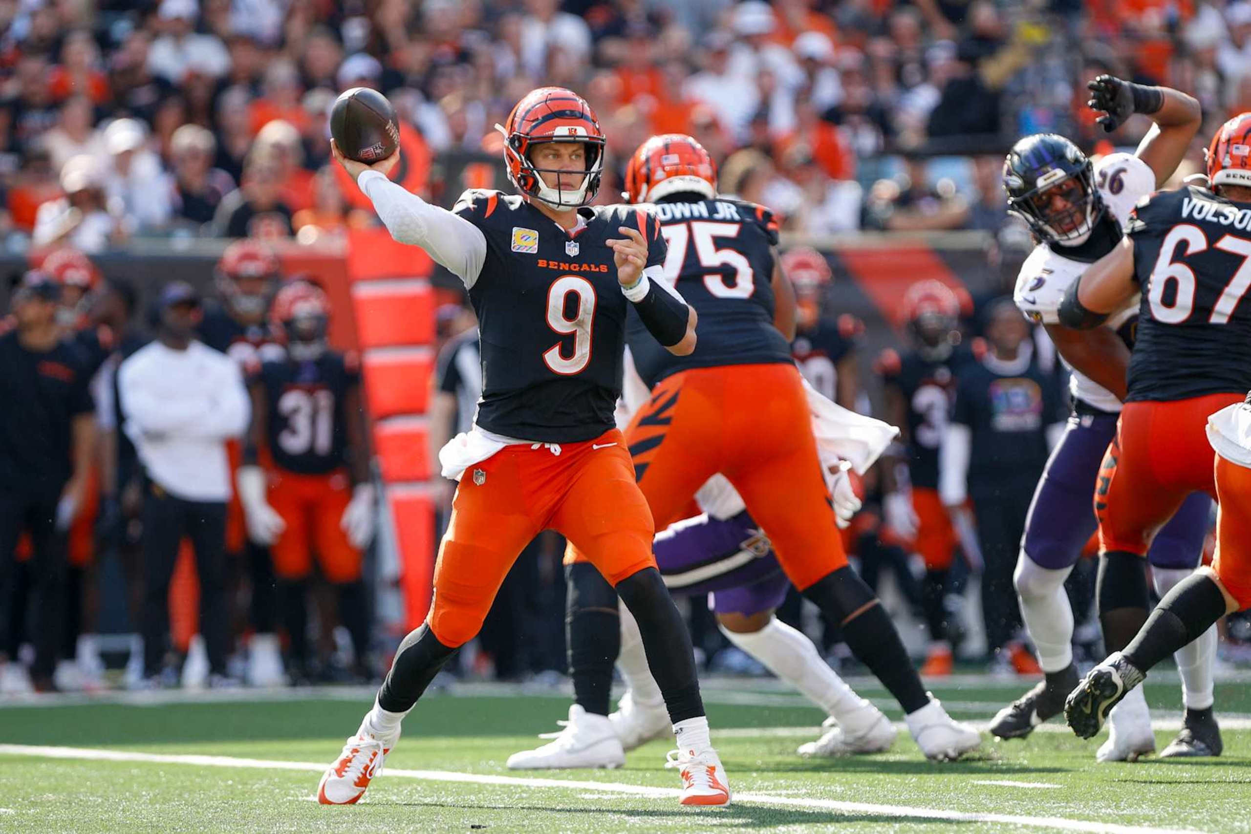 CINCINNATI, OH - OCTOBER 06: Cincinnati Bengals quarterback Joe Burrow (9) passes the ball during the game against the Baltimore Ravens and the Cincinnati Bengals on October 6, 2024, at Paycor Stadium in Cincinnati, OH. (Photo by Ian Johnson/Icon Sportswire via Getty Images) CINCINNATI, OH - OCTOBER 06: Cincinnati Bengals quarterback Joe Burrow (9) passes the ball during the game against the Baltimore Ravens and the Cincinnati Bengals on October 6, 2024, at Paycor Stadium in Cincinnati, OH. (Photo by Ian Johnson/Icon Sportswire via Getty Images)