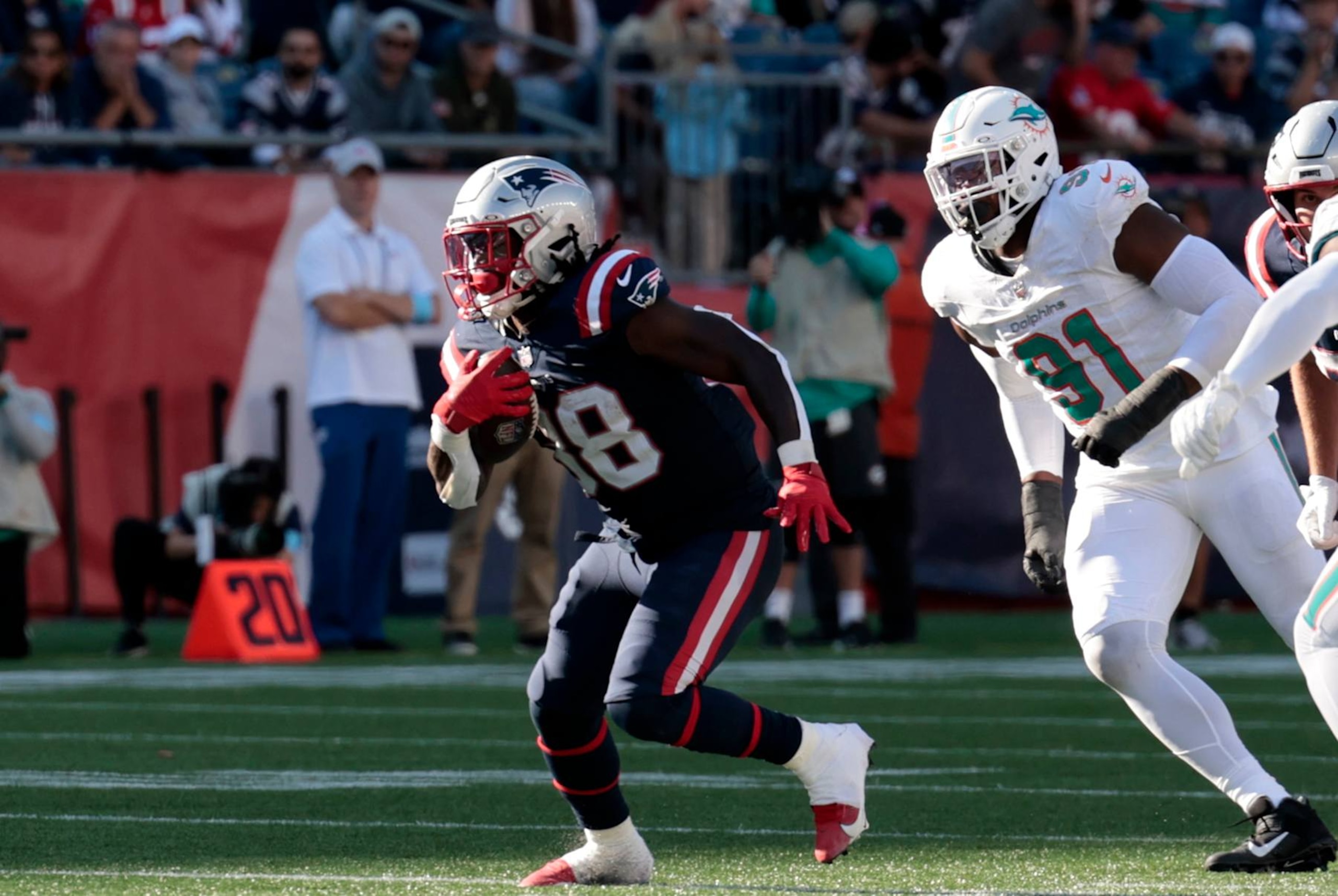 FOXBOROUGH, MA - OCTOBER 06: New England Patriots running back Rhamondre Stevenson (38) carries during a game between the New England Patriots and the Miami Dolphins on October 6, 2024, at Gillette Stadium in Foxborough, Massachusetts. (Photo by Fred Kfoury III/Icon Sportswire via Getty Images) FOXBOROUGH, MA - OCTOBER 06: New England Patriots running back Rhamondre Stevenson (38) carries during a game between the New England Patriots and the Miami Dolphins on October 6, 2024, at Gillette Stadium in Foxborough, Massachusetts. (Photo by Fred Kfoury III/Icon Sportswire via Getty Images)