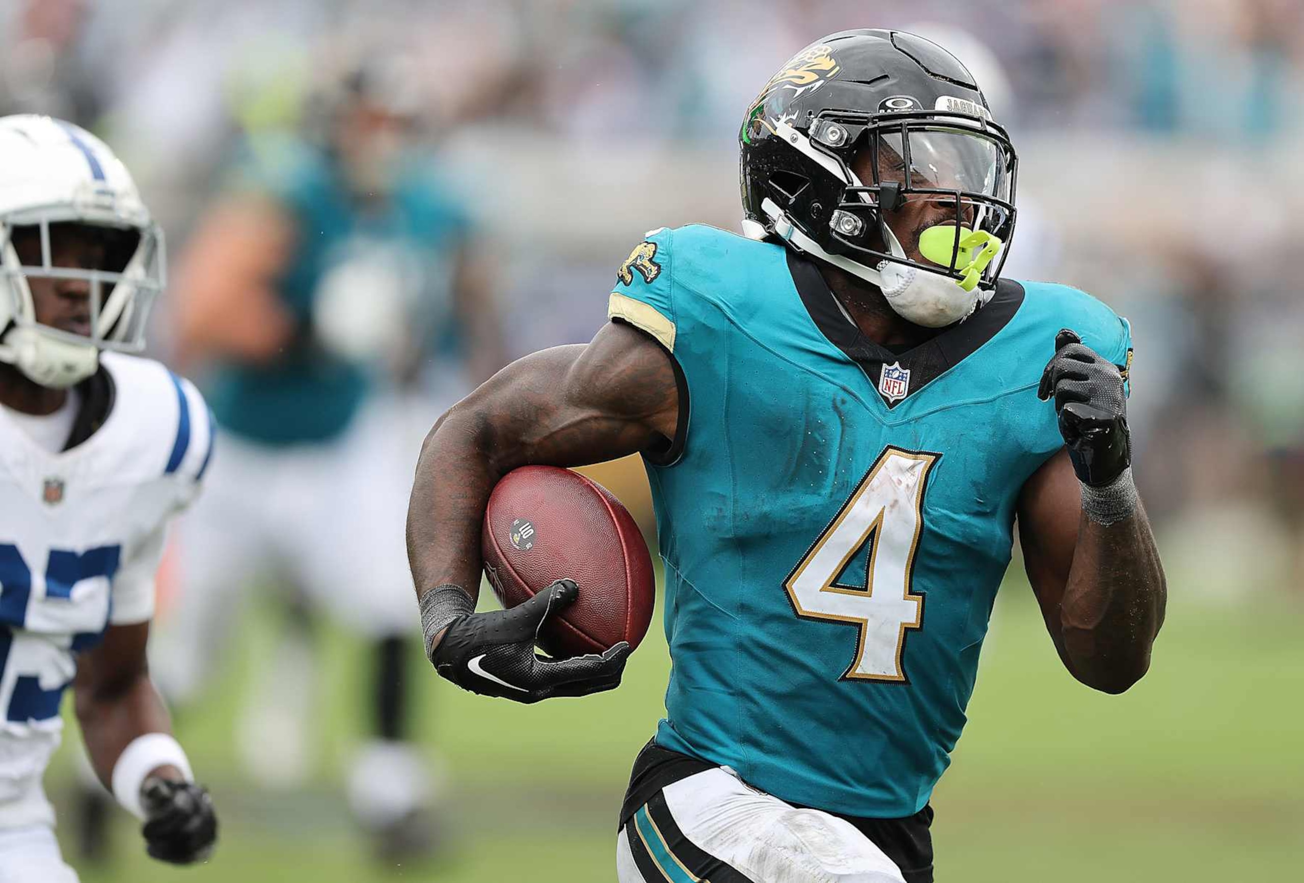 JACKSONVILLE, FLORIDA - OCTOBER 06: Tank Bigsby #4 of the Jacksonville Jaguars runs for a fourth quarter touchdown against the Indianapolis Colts at EverBank Stadium on October 06, 2024 in Jacksonville, Florida. (Photo by Mike Carlson/Getty Images) JACKSONVILLE, FLORIDA - OCTOBER 06: Tank Bigsby #4 of the Jacksonville Jaguars runs for a fourth quarter touchdown against the Indianapolis Colts at EverBank Stadium on October 06, 2024 in Jacksonville, Florida. (Photo by Mike Carlson/Getty Images)