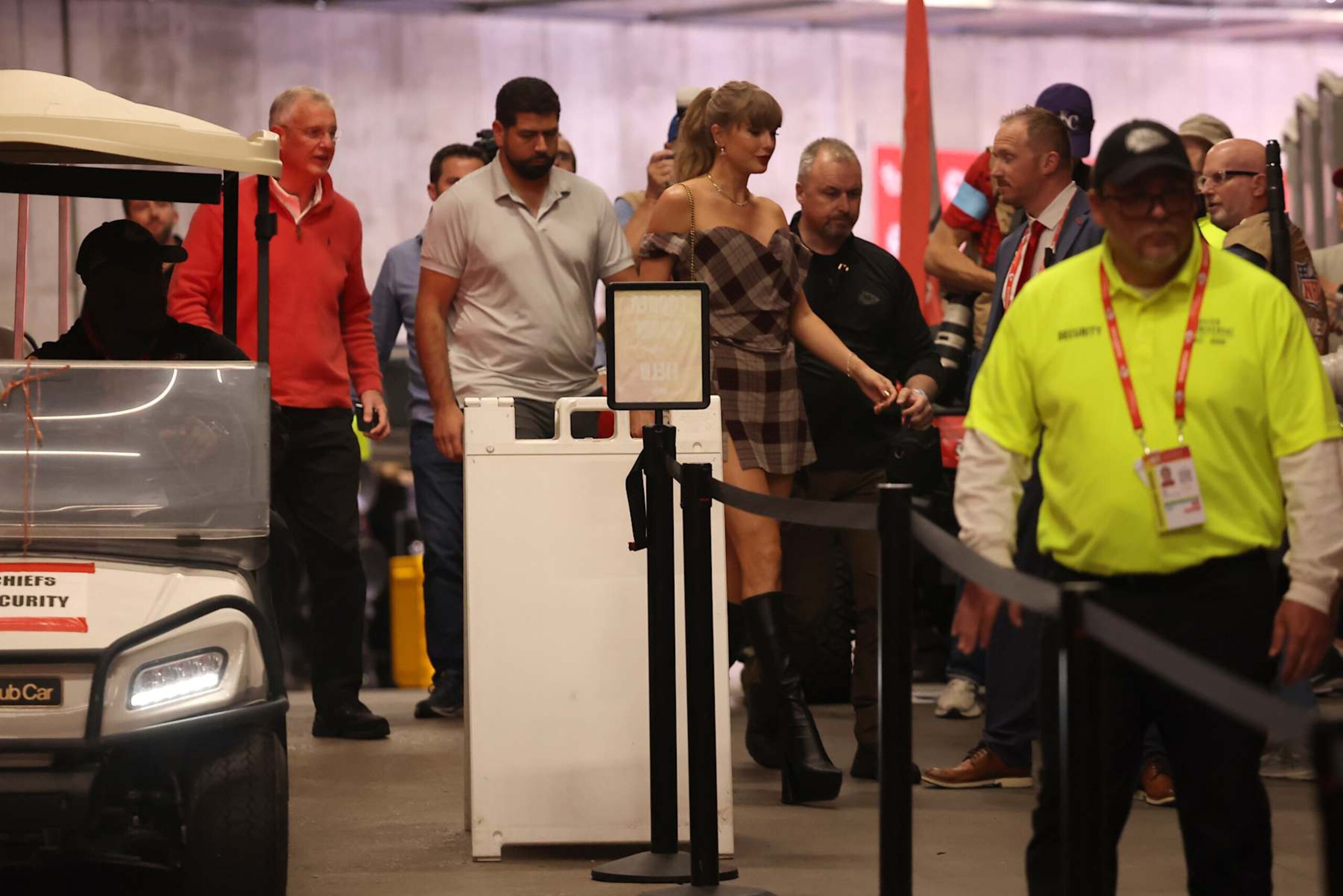 KANSAS CITY, MISSOURI - OCTOBER 07: Taylor Swift arrives prior to a game between the Kansas City Chiefs and the New Orleans Saints at GEHA Field at Arrowhead Stadium on October 07, 2024 in Kansas City, Missouri. (Photo by Jamie Squire/Getty Images) KANSAS CITY, MISSOURI - OCTOBER 07: Taylor Swift arrives prior to a game between the Kansas City Chiefs and the New Orleans Saints at GEHA Field at Arrowhead Stadium on October 07, 2024 in Kansas City, Missouri. (Photo by Jamie Squire/Getty Images)