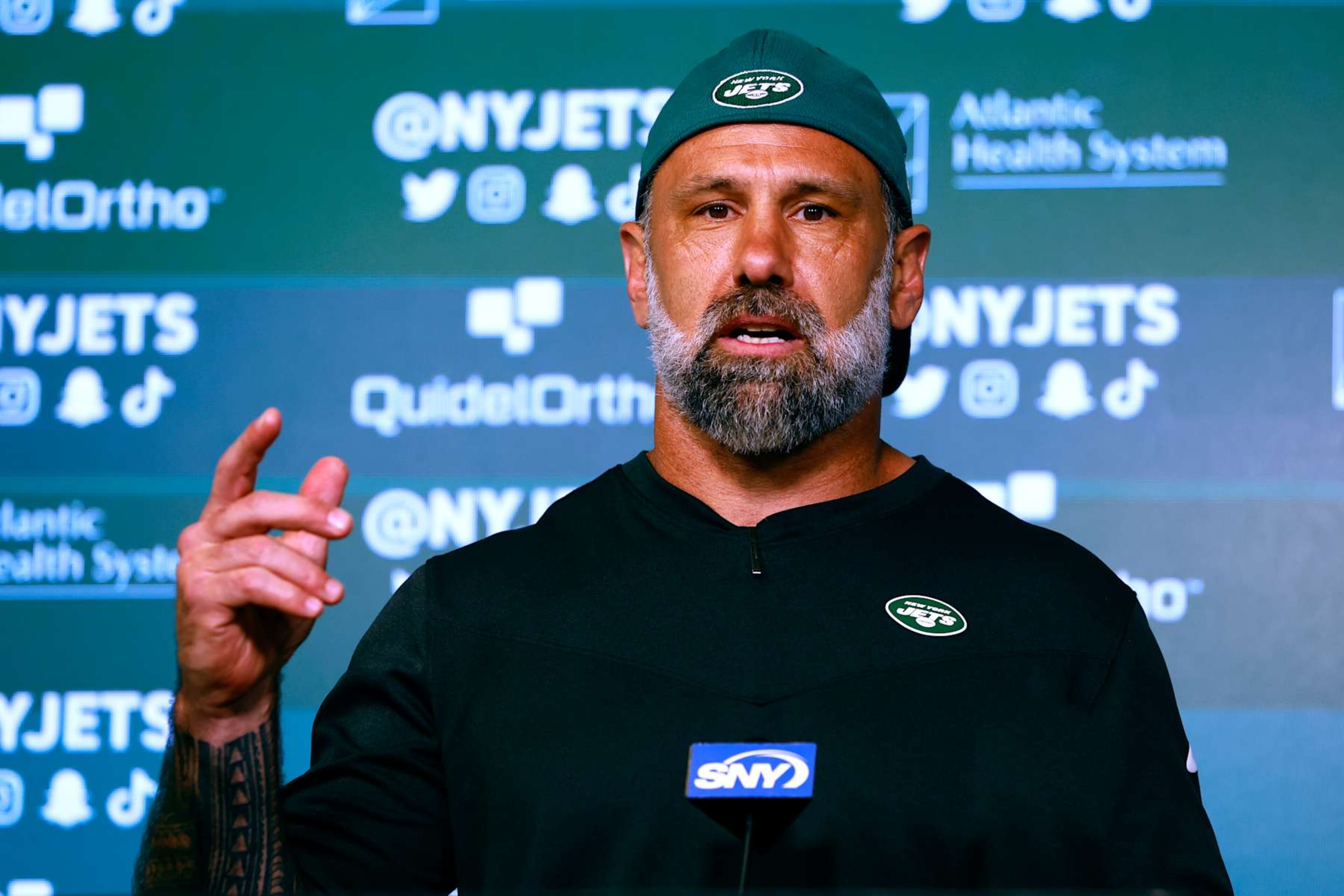 FLORHAM PARK, NEW JERSEY - MAY 31: Defensive coordinator Jeff Ulbrich of the New York Jets talks to reporters before the teams OTAs at Atlantic Health Jets Training Center on May 31, 2023 in Florham Park, New Jersey. (Photo by Rich Schultz/Getty Images) FLORHAM PARK, NEW JERSEY - MAY 31: Defensive coordinator Jeff Ulbrich of the New York Jets talks to reporters before the teams OTAs at Atlantic Health Jets Training Center on May 31, 2023 in Florham Park, New Jersey. (Photo by Rich Schultz/Getty Images)
