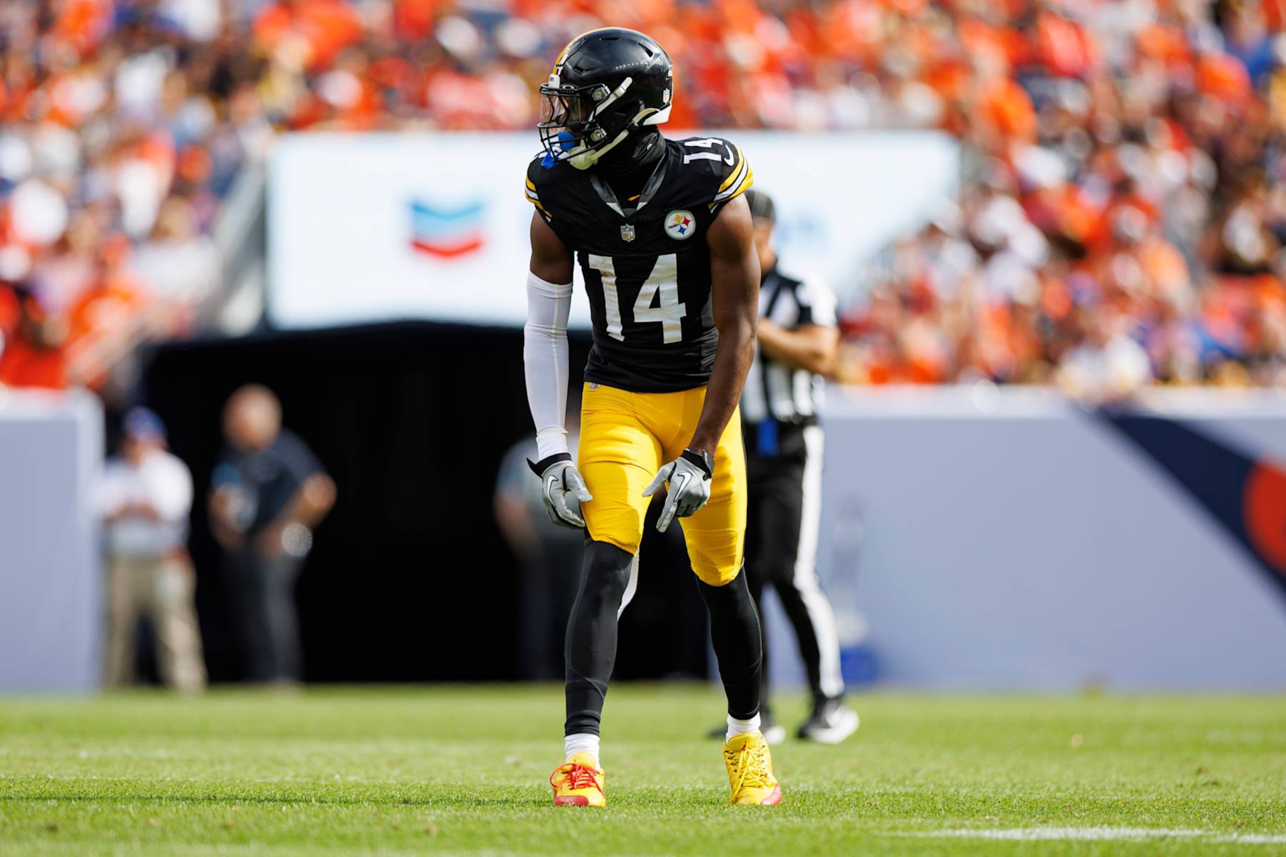 DENVER, CO - SEPTEMBER 15: Wide receiver George Pickens #14 of the Pittsburgh Steelers gets set during the second quarter of an NFL football game against the Denver Broncos, at Empower Field at Mile High on September 15, 2024 in Denver, Colorado. (Photo by Brooke Sutton/Getty Images) DENVER, CO - SEPTEMBER 15: Wide receiver George Pickens #14 of the Pittsburgh Steelers gets set during the second quarter of an NFL football game against the Denver Broncos, at Empower Field at Mile High on September 15, 2024 in Denver, Colorado. (Photo by Brooke Sutton/Getty Images)