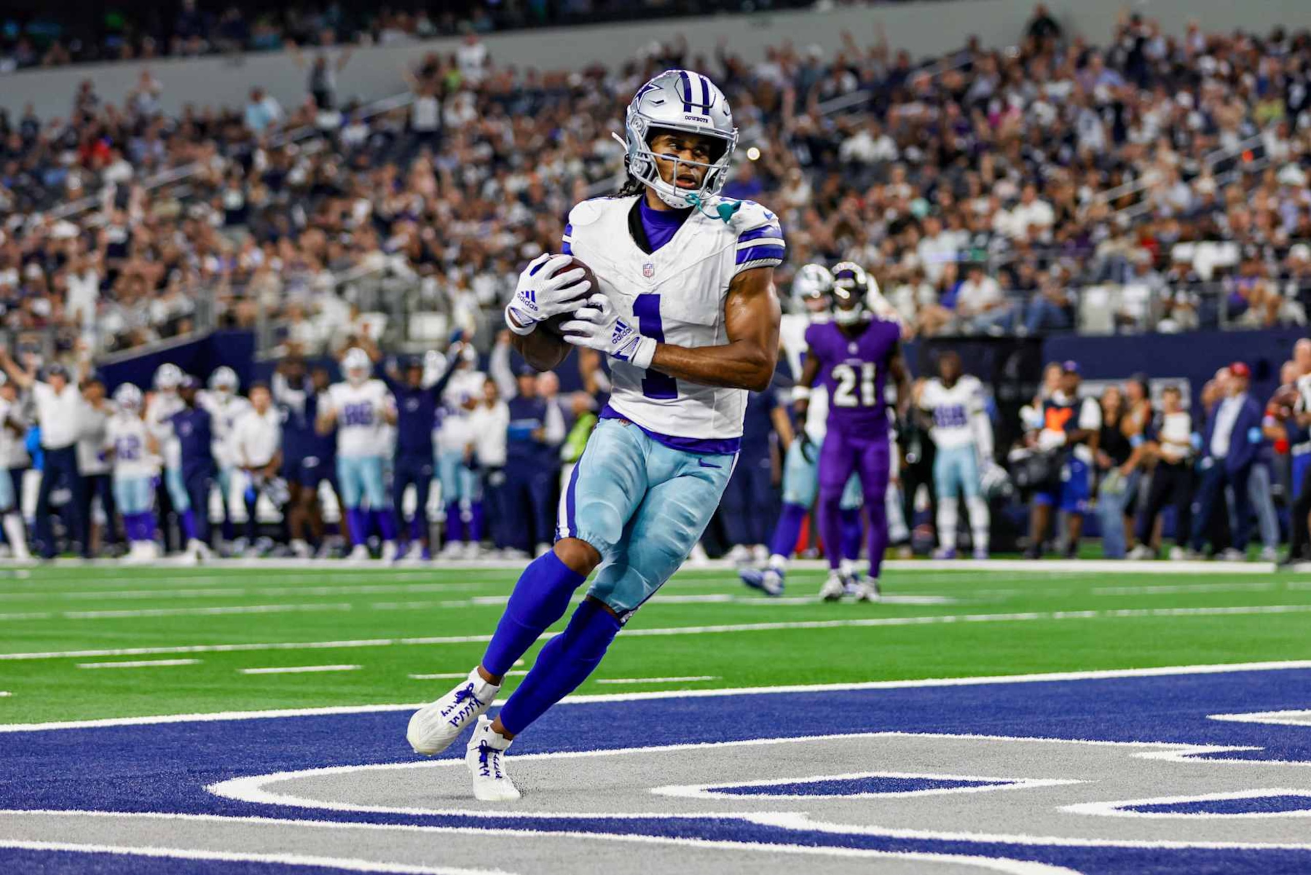 ARLINGTON, TX - SEPTEMBER 22: Dallas Cowboys wide receiver Jalen Tolbert (1) scores a touchdown during the game between the Dallas Cowboys and the Baltimore Ravens on September 22, 2024 at AT&T Stadium in Arlington, Texas. (Photo by Matthew Pearce/Icon Sportswire via Getty Images)