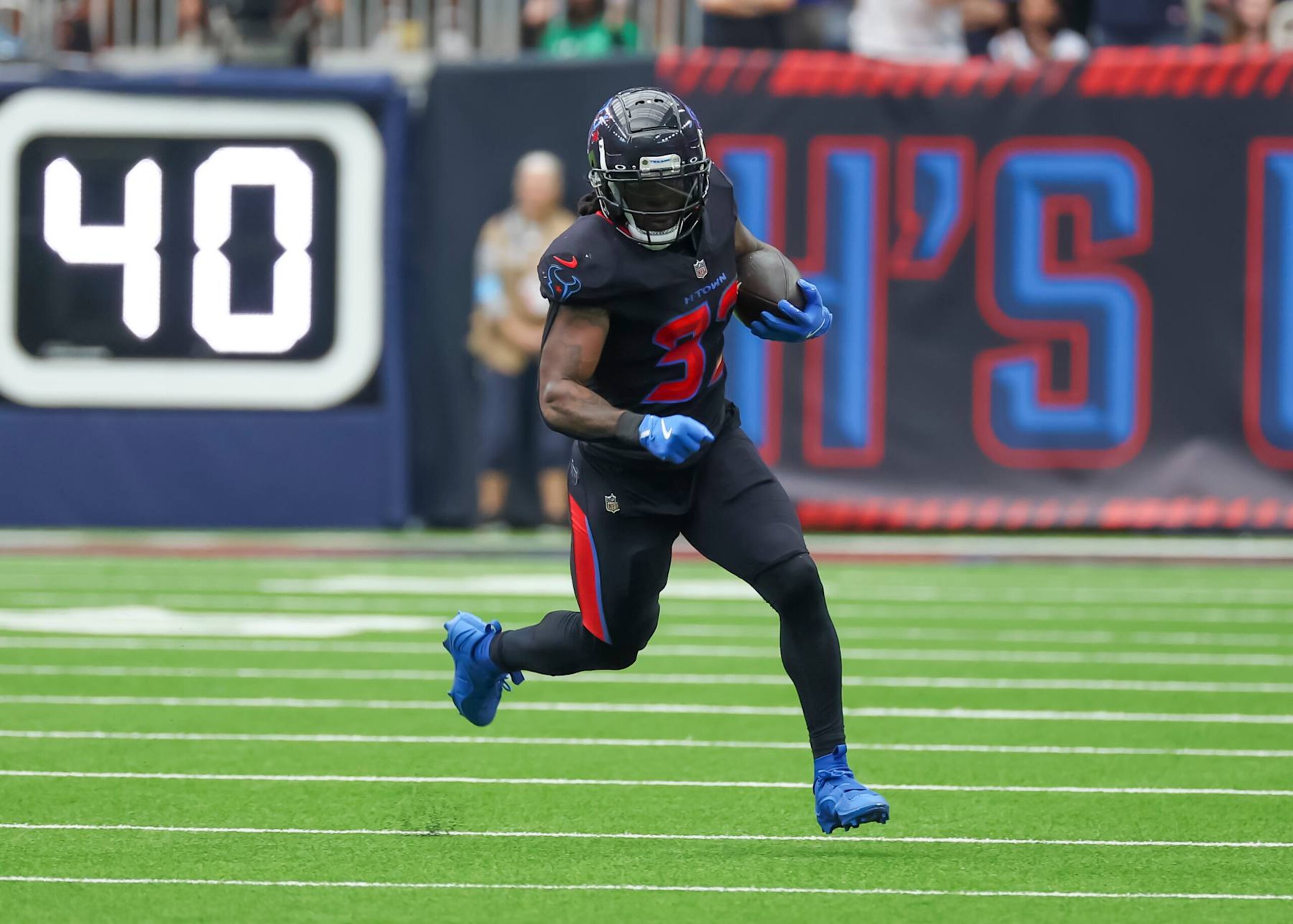 HOUSTON, TX - OCTOBER 06:  Houston Texans running back Dare Ogunbowale (33) carries the ball in the fourth quarter during the NFL game between the Buffalo Bills and Houston Texans on October 6, 2024 at NRG Stadium in Houston, Texas.  (Photo by Leslie Plaza Johnson/Icon Sportswire via Getty Images)