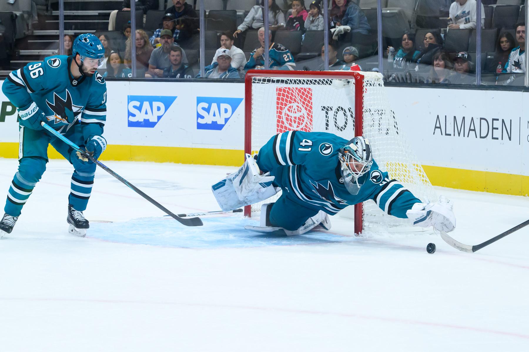 SAN JOSE, CA - OCTOBER 04: San Jose Sharks goaltender Vitek Vanecek (41) dives for the puck during a preseason NHL game between the Anaheim Ducks and the San Jose Sharks on October 4, 2024 at SAP Center at San Jose in San Jose, CA.(Photo by Trinity Machan/Icon Sportswire via Getty Images)