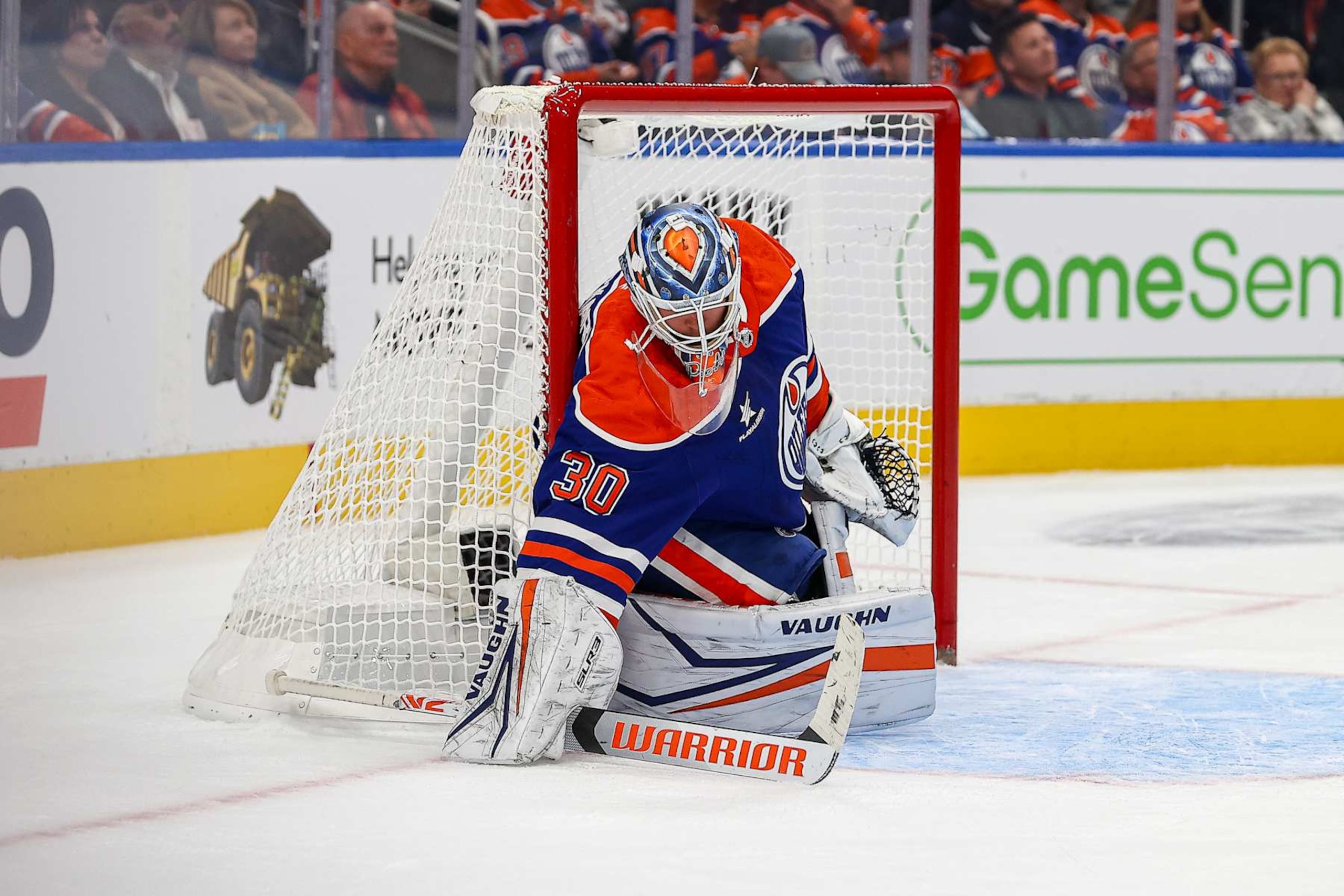 EDMONTON, AB - OCTOBER 09: Edmonton Oilers Goalie Calvin Pickard (30) comes in to game action in replacement of Edmonton Oilers Goalie Stuart Skinner (74) in the second period of the Edmonton Oilers game versus the Winnipeg Jets on October 9, 2024 at Rogers Place in Edmonton, AB. (Photo by Curtis Comeau/Icon Sportswire via Getty Images)