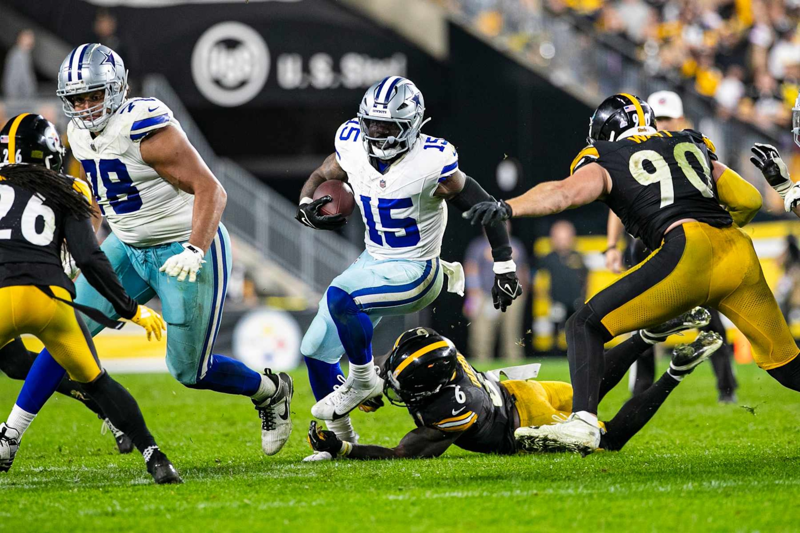 PITTSBURGH, PA - OCTOBER 06: Dallas Cowboys running back Ezekiel Elliott (15) runs with the ball during the regular season NFL football game between the Dallas Cowboys and Pittsburgh Steelers on October 06, 2024 at Acrisure Stadium in Pittsburgh, PA. (Photo by Mark Alberti/Icon Sportswire via Getty Images) PITTSBURGH, PA - OCTOBER 06: Dallas Cowboys running back Ezekiel Elliott (15) runs with the ball during the regular season NFL football game between the Dallas Cowboys and Pittsburgh Steelers on October 06, 2024 at Acrisure Stadium in Pittsburgh, PA. (Photo by Mark Alberti/Icon Sportswire via Getty Images)