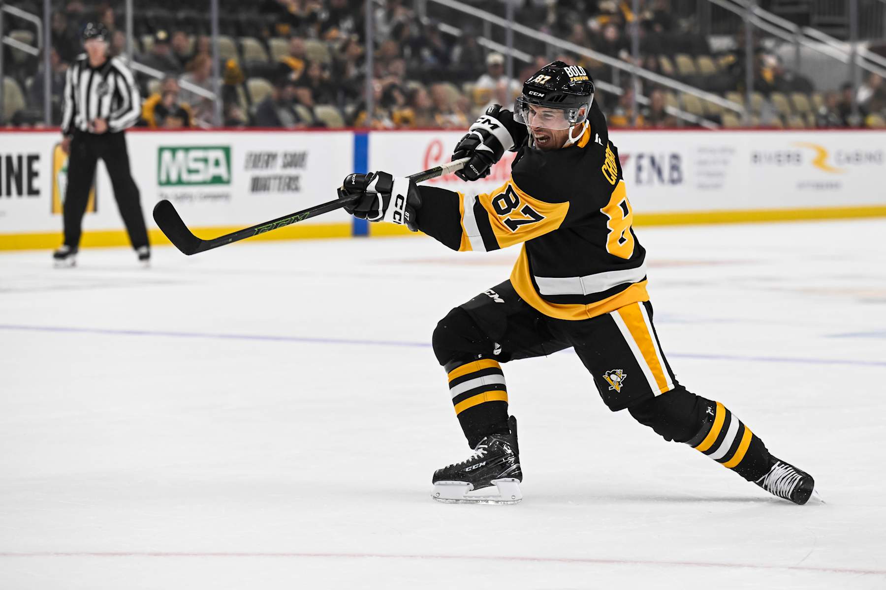 PITTSBURGH, PA - OCTOBER 04: Pittsburgh Penguins center Sidney Crosby (87) shoots the puck during the first period in the NHL preseason game between the Pittsburgh Penguins and the Columbus Blue Jackets on October 4, 2024, at PPG Paints Arena in Pittsburgh, PA. (Photo by Jeanine Leech/Icon Sportswire via Getty Images)