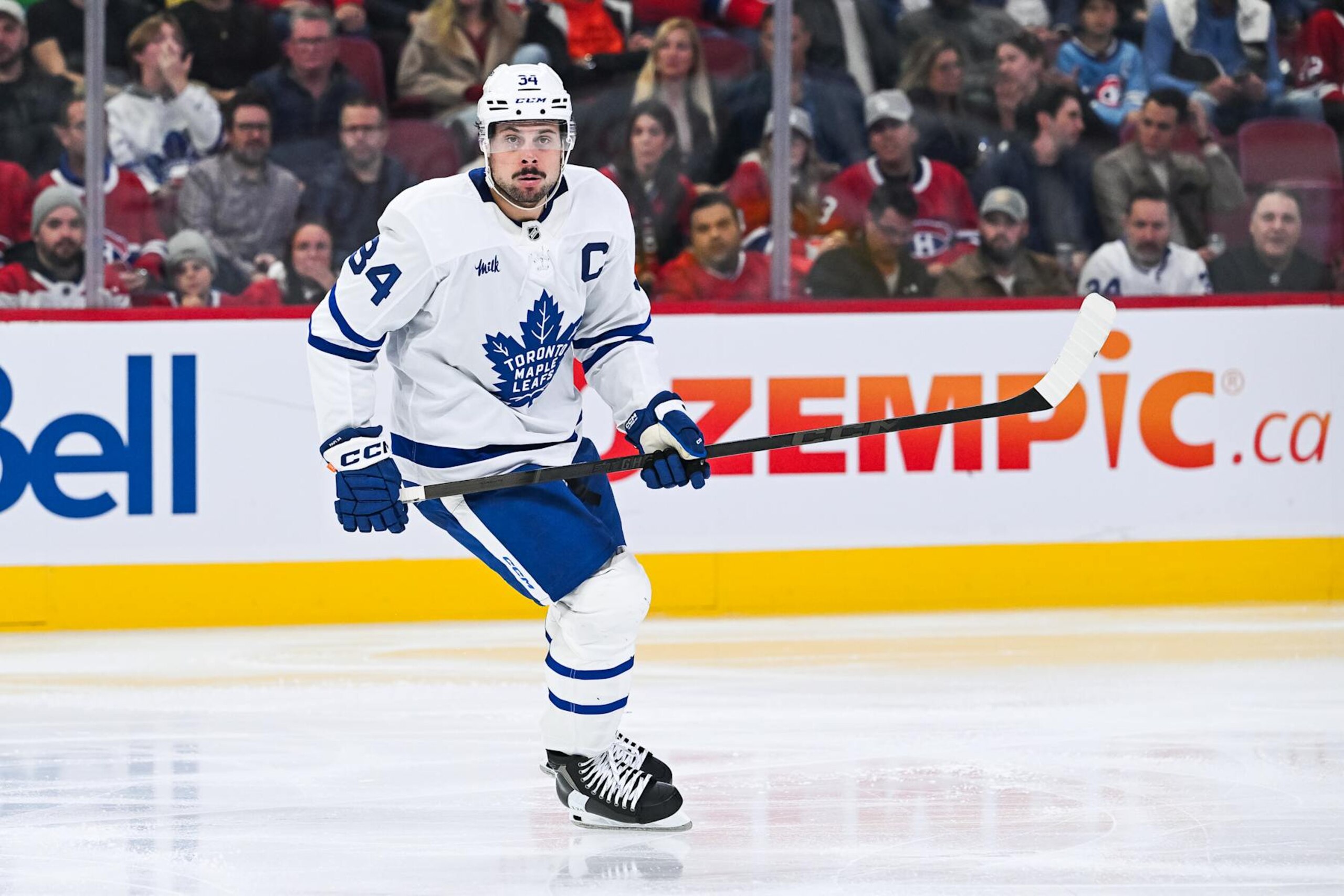 MONTREAL, QC - OCTOBER 09: Look on Toronto Maple Leafs center Auston Matthews (34) during the Toronto Maple Leafs versus the Montreal Canadiens game on October 09, 2024, at Bell Centre in Montreal, QC (Photo by David Kirouac/Icon Sportswire via Getty Images) MONTREAL, QC - OCTOBER 09: Look on Toronto Maple Leafs center Auston Matthews (34) during the Toronto Maple Leafs versus the Montreal Canadiens game on October 09, 2024, at Bell Centre in Montreal, QC (Photo by David Kirouac/Icon Sportswire via Getty Images)