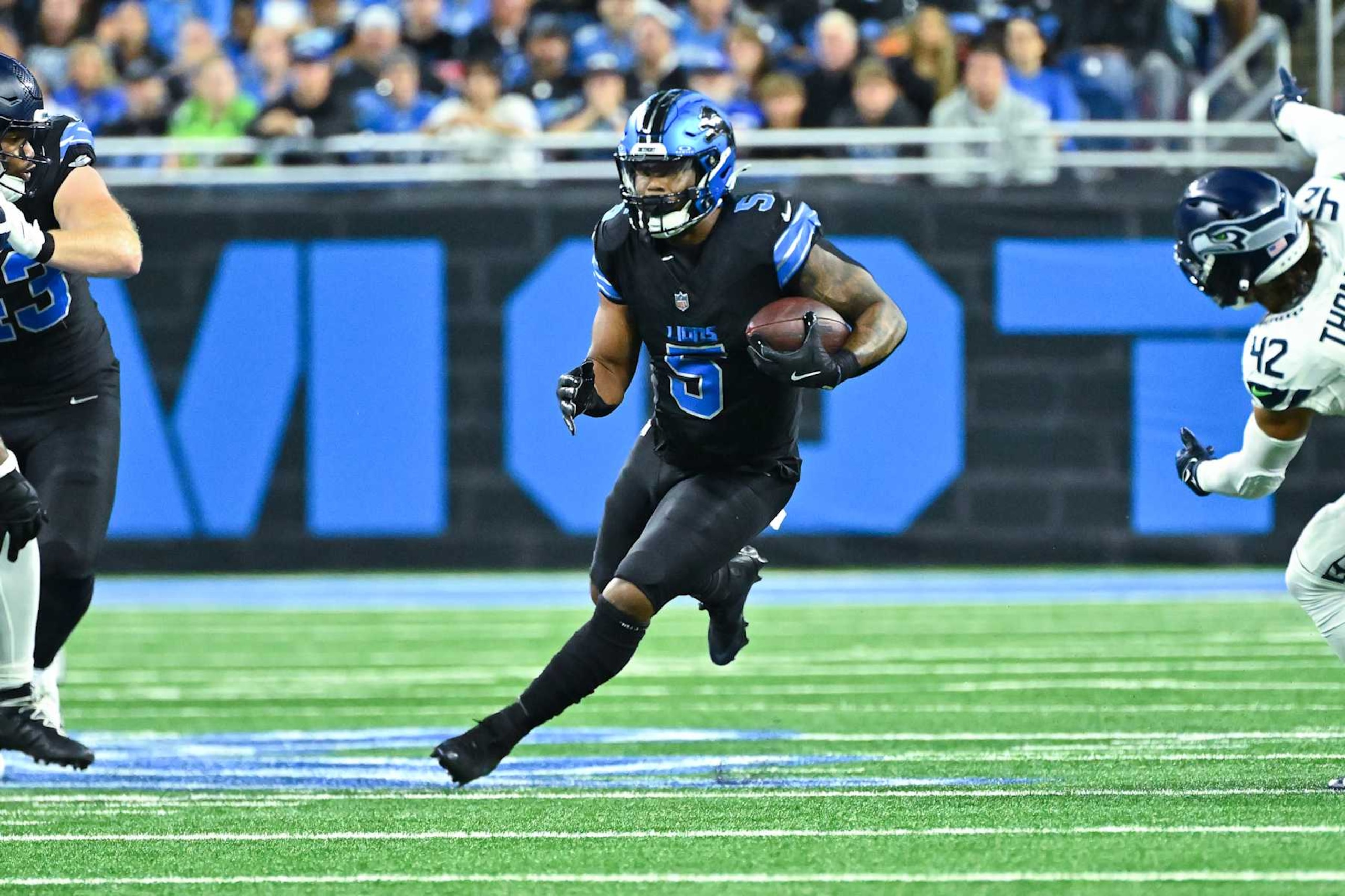 DETROIT, MI - SEPTEMBER 30: Detroit Lions running back David Montgomery (5) cuts through a big hole in the line for a first down during the Detroit Lions versus the Seattle Seahawks game on Monday September 30, 2024 at Ford Field in Detroit, MI. (Photo by Steven King/Icon Sportswire via Getty Images)