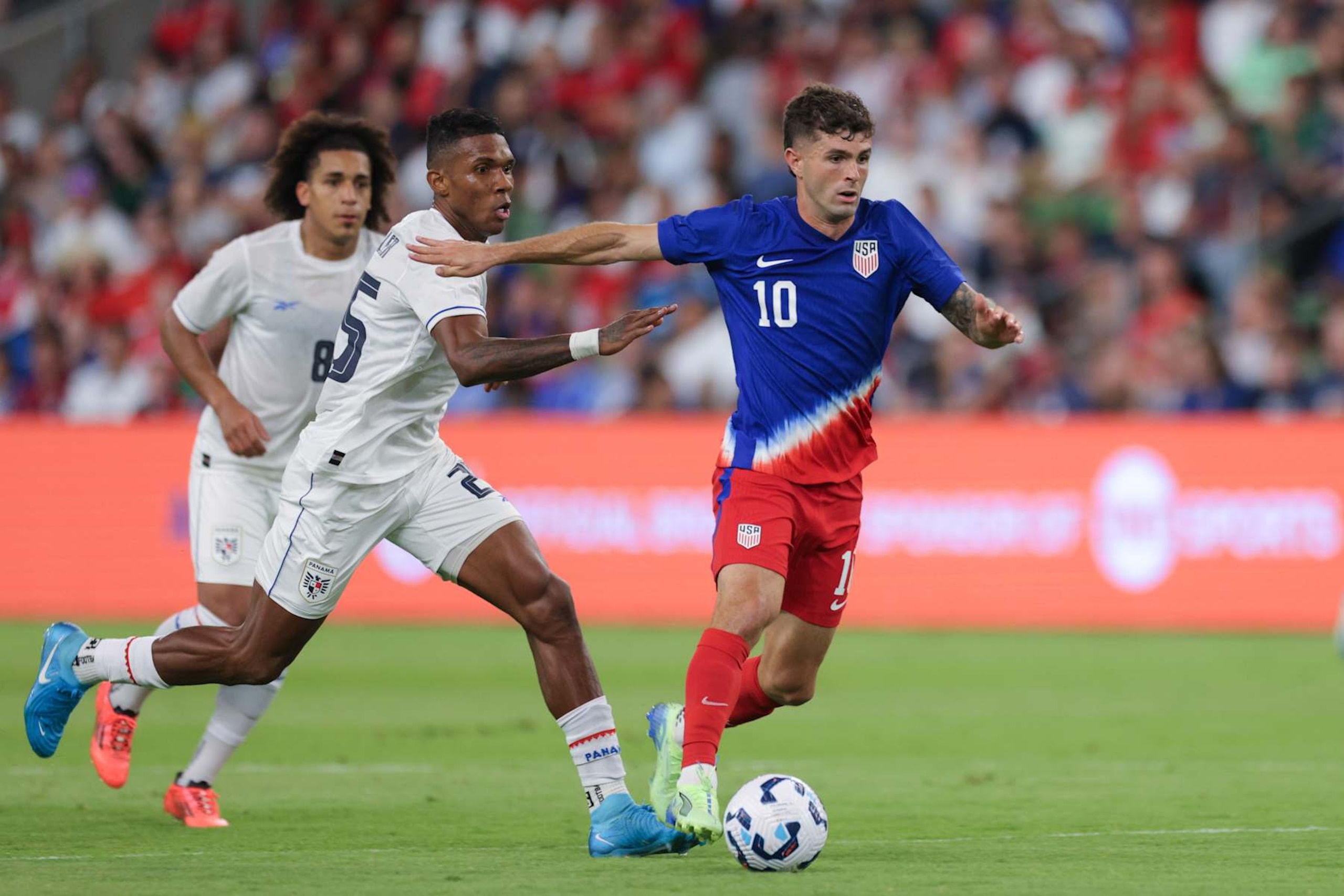 AUSTIN, TEXAS - OCTOBER 12: Christian Pulisic #10 of the United States is defended by Roderick Miller #25 of Panama during the second half at Q2 Stadium on October 12, 2024 in Austin, Texas. (Photo by John Dorton/ISI Photos/USSF/Getty Images)