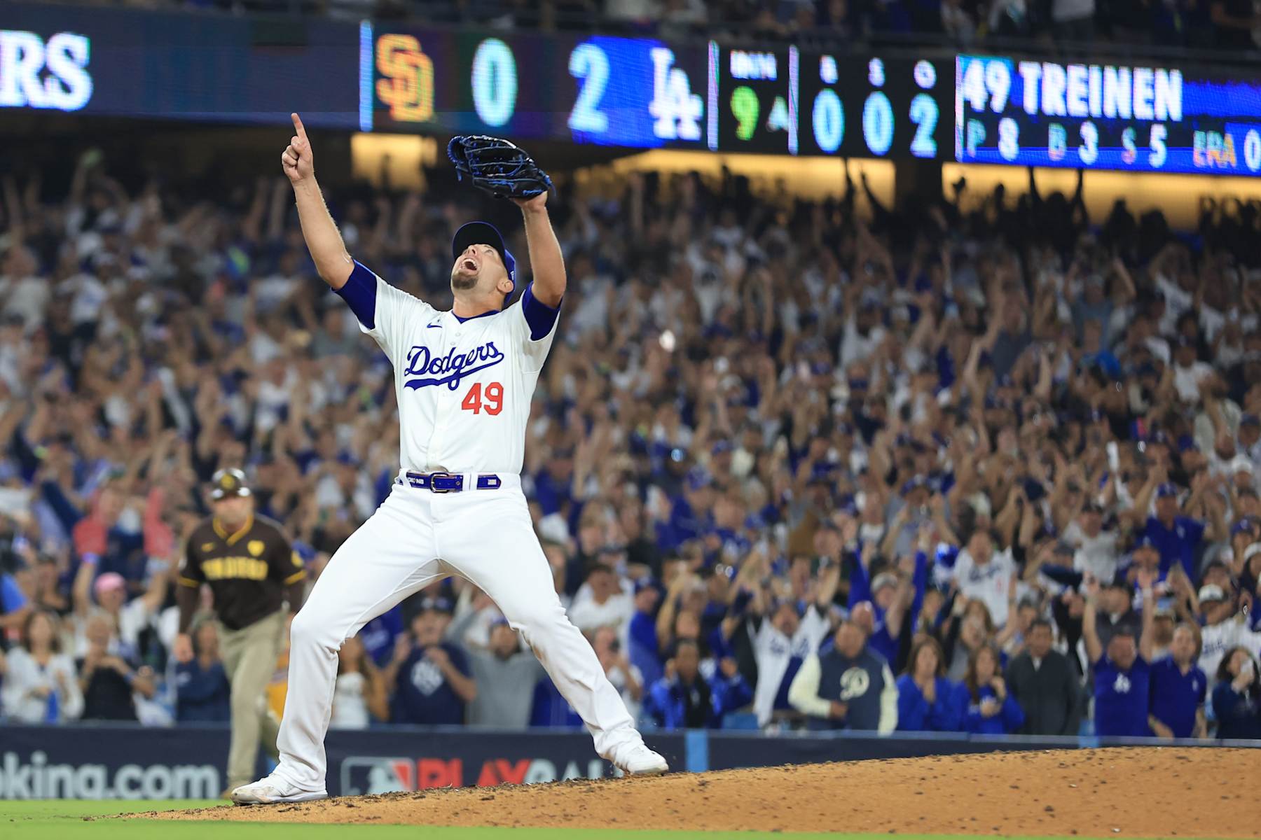 Blake Treinen seals it for the Dodgers