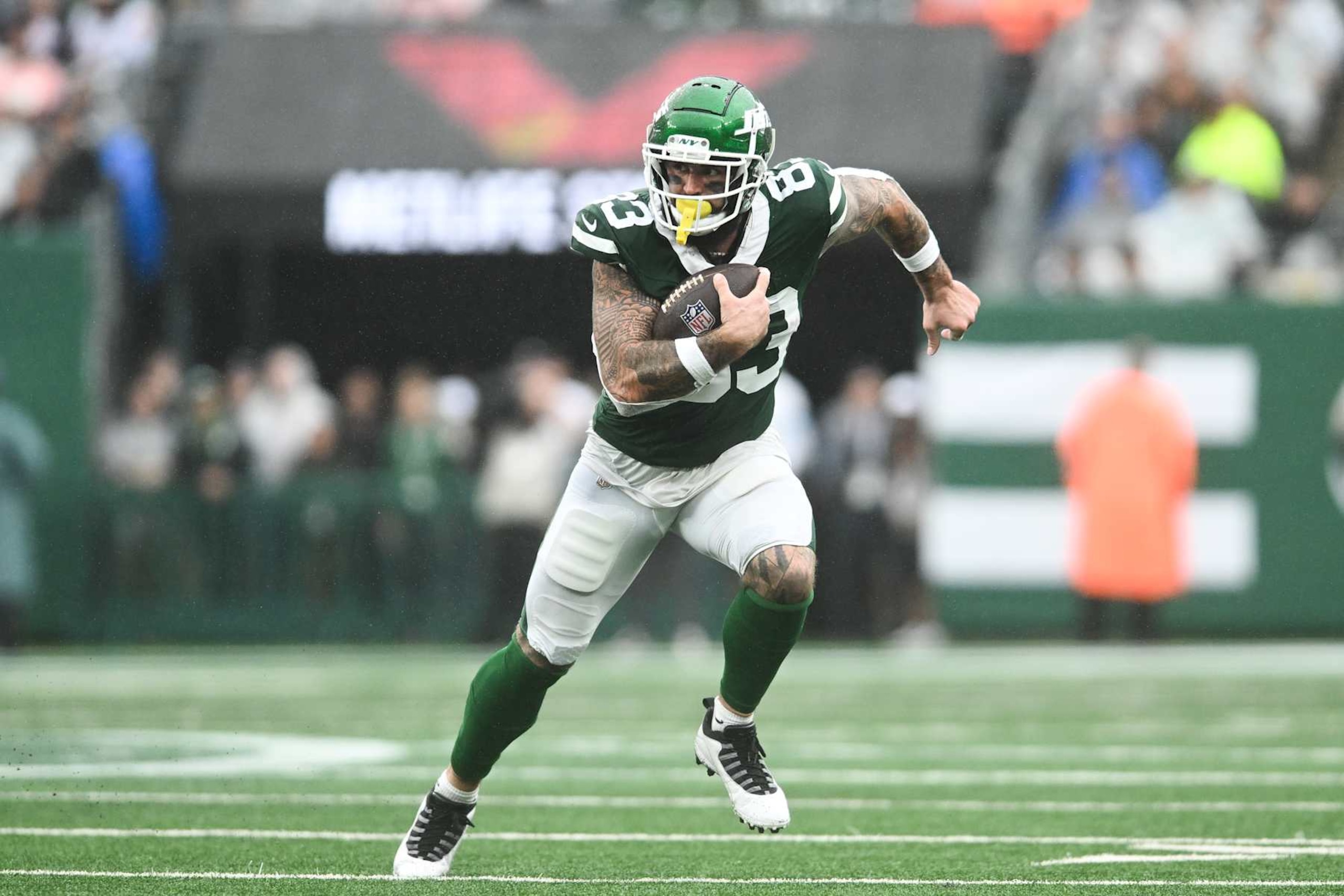 EAST RUTHERFORD, NEW JERSEY - SEPTEMBER 29:	 Tyler Conklin #83 of the New York Jets runs with the football during the third quarter against the Denver Broncos at MetLife Stadium on September 29, 2024 in East Rutherford, New Jersey. (Photo by Kathryn Riley/Getty Images)