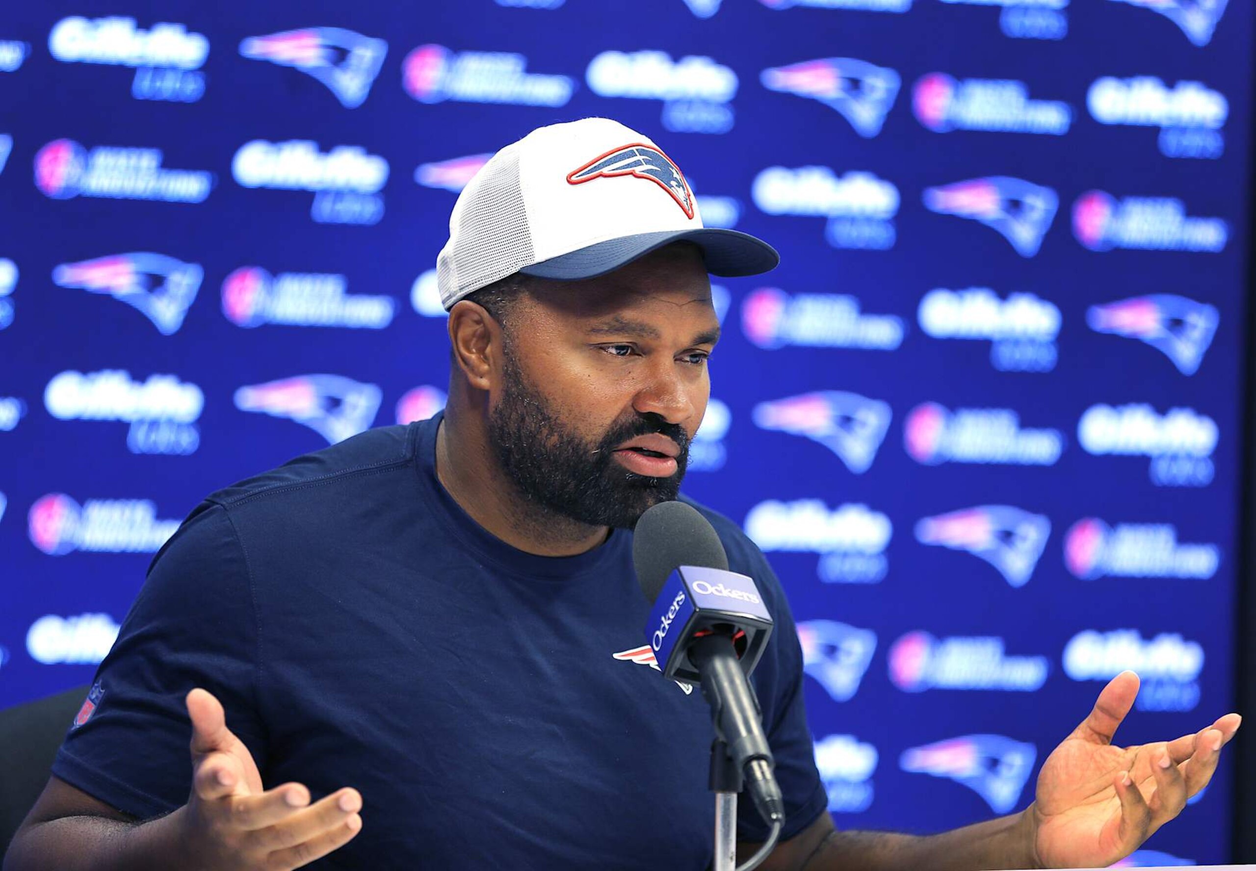 Foxborough, MA - September 25: New England Patriots head coach Jerod Mayo speaks with reporters before practice. (Photo by John Tlumacki/The Boston Globe via Getty Images) Foxborough, MA - September 25: New England Patriots head coach Jerod Mayo speaks with reporters before practice. (Photo by John Tlumacki/The Boston Globe via Getty Images)