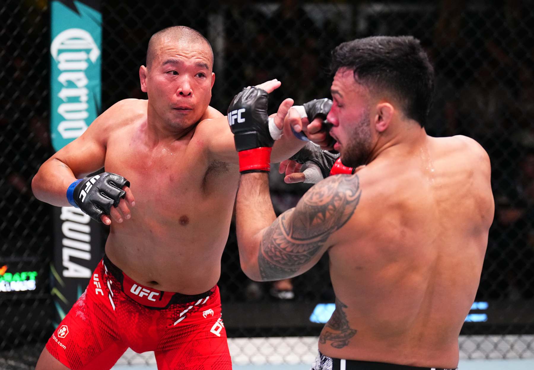 Park Jun-yong jabs Brad Tavares