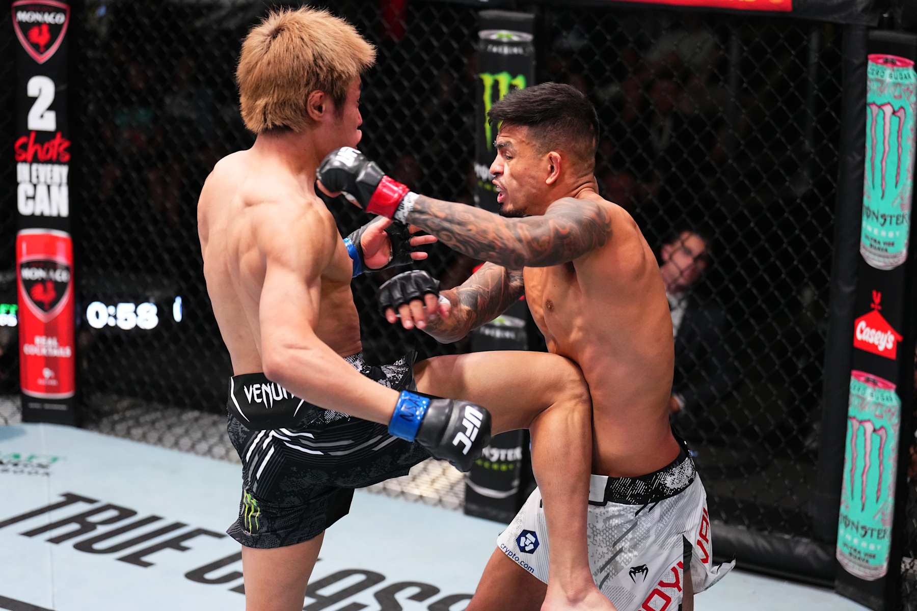 Tatsuro Taira and Brandon Royval trade strikes