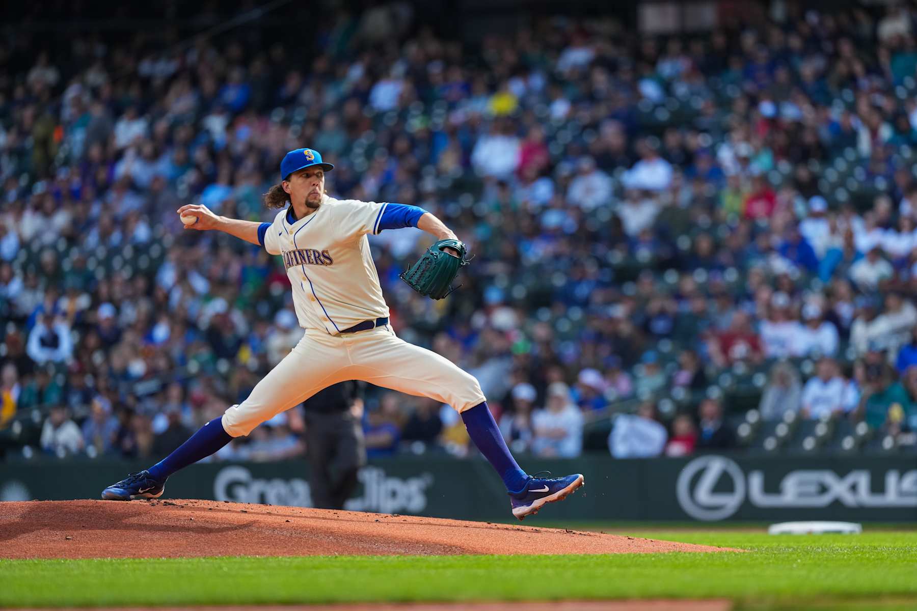 SEATTLE, WASHINGTON - SEPTEMBER 29: Logan Gilbert #36 of the Seattle Mariners pitches during the first inning of a game against the Oakland Athletics at T-Mobile Park on September 29, 2024 in Seattle, Washington. (Photo by Christopher Mast/Getty Images)