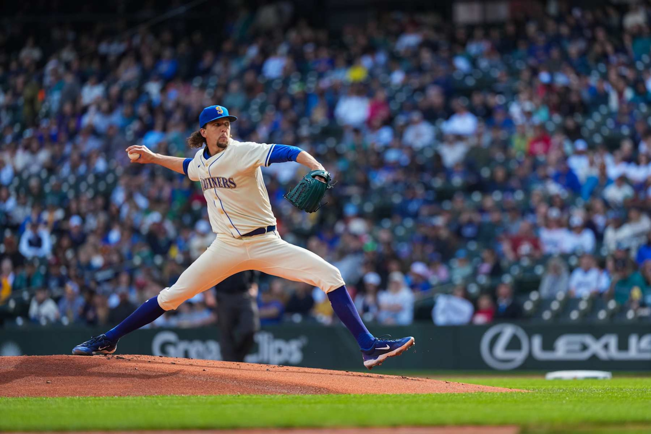 SEATTLE, WASHINGTON - SEPTEMBER 29: Logan Gilbert #36 of the Seattle Mariners pitches during the first inning of a game against the Oakland Athletics at T-Mobile Park on September 29, 2024 in Seattle, Washington. (Photo by Christopher Mast/Getty Images) SEATTLE, WASHINGTON - SEPTEMBER 29: Logan Gilbert #36 of the Seattle Mariners pitches during the first inning of a game against the Oakland Athletics at T-Mobile Park on September 29, 2024 in Seattle, Washington. (Photo by Christopher Mast/Getty Images)
