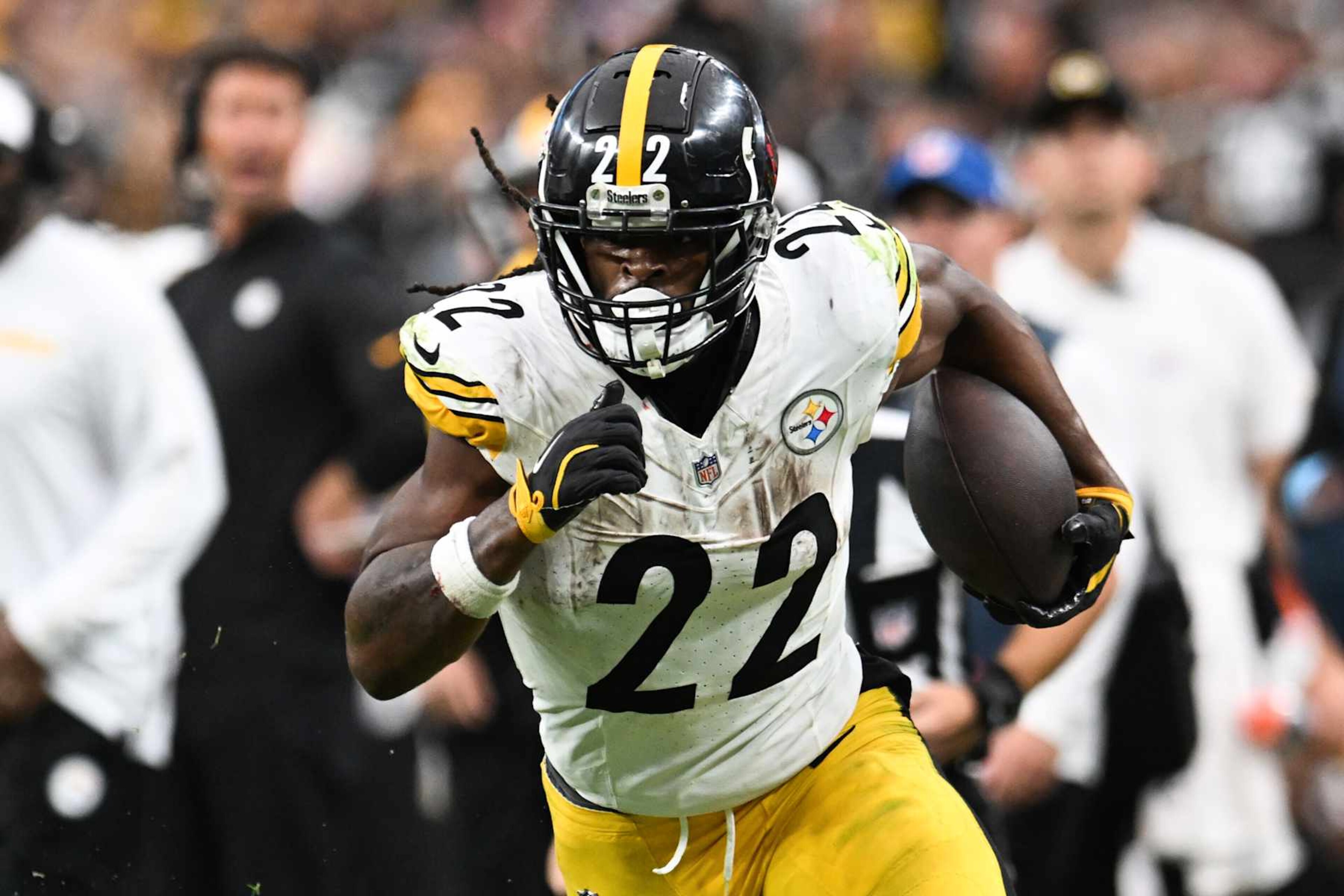 LAS VEGAS, NEVADA - OCTOBER 13: Najee Harris #22 of the Pittsburgh Steelers runs the ball up the field in the third quarter of a game against the Las Vegas Raiders at Allegiant Stadium on October 13, 2024 in Las Vegas, Nevada. (Photo by Candice Ward/Getty Images) LAS VEGAS, NEVADA - OCTOBER 13: Najee Harris #22 of the Pittsburgh Steelers runs the ball up the field in the third quarter of a game against the Las Vegas Raiders at Allegiant Stadium on October 13, 2024 in Las Vegas, Nevada. (Photo by Candice Ward/Getty Images)