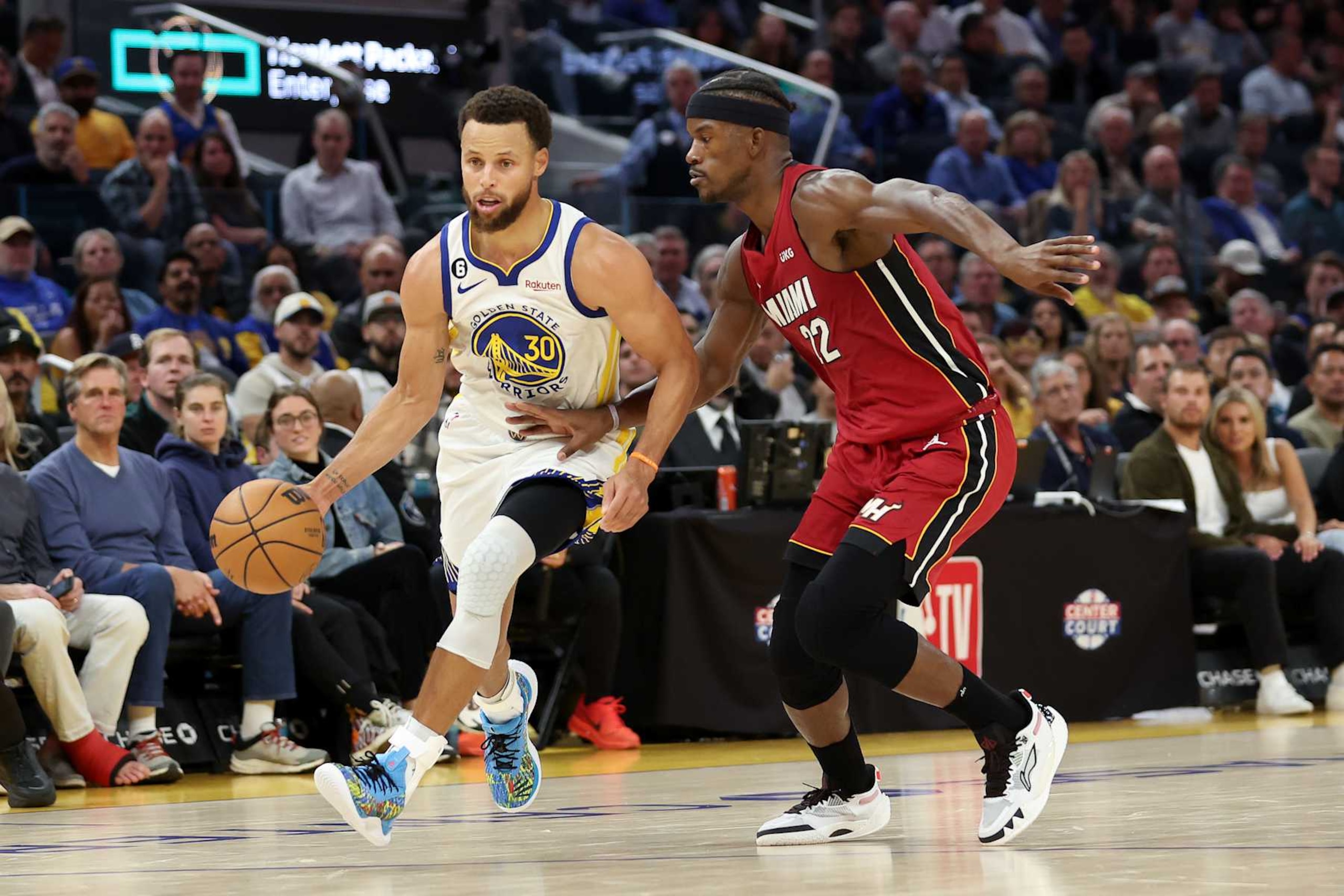 SAN FRANCISCO, CALIFORNIA - OCTOBER 27: Stephen Curry #30 of the Golden State Warriors is guarded by Jimmy Butler #22 of the Miami Heat at Chase Center on October 27, 2022 in San Francisco, California. NOTE TO USER: User expressly acknowledges and agrees that, by downloading and or using this photograph, User is consenting to the terms and conditions of the Getty Images License Agreement. (Photo by Ezra Shaw/Getty Images) SAN FRANCISCO, CALIFORNIA - OCTOBER 27: Stephen Curry #30 of the Golden State Warriors is guarded by Jimmy Butler #22 of the Miami Heat at Chase Center on October 27, 2022 in San Francisco, California. NOTE TO USER: User expressly acknowledges and agrees that, by downloading and or using this photograph, User is consenting to the terms and conditions of the Getty Images License Agreement. (Photo by Ezra Shaw/Getty Images)