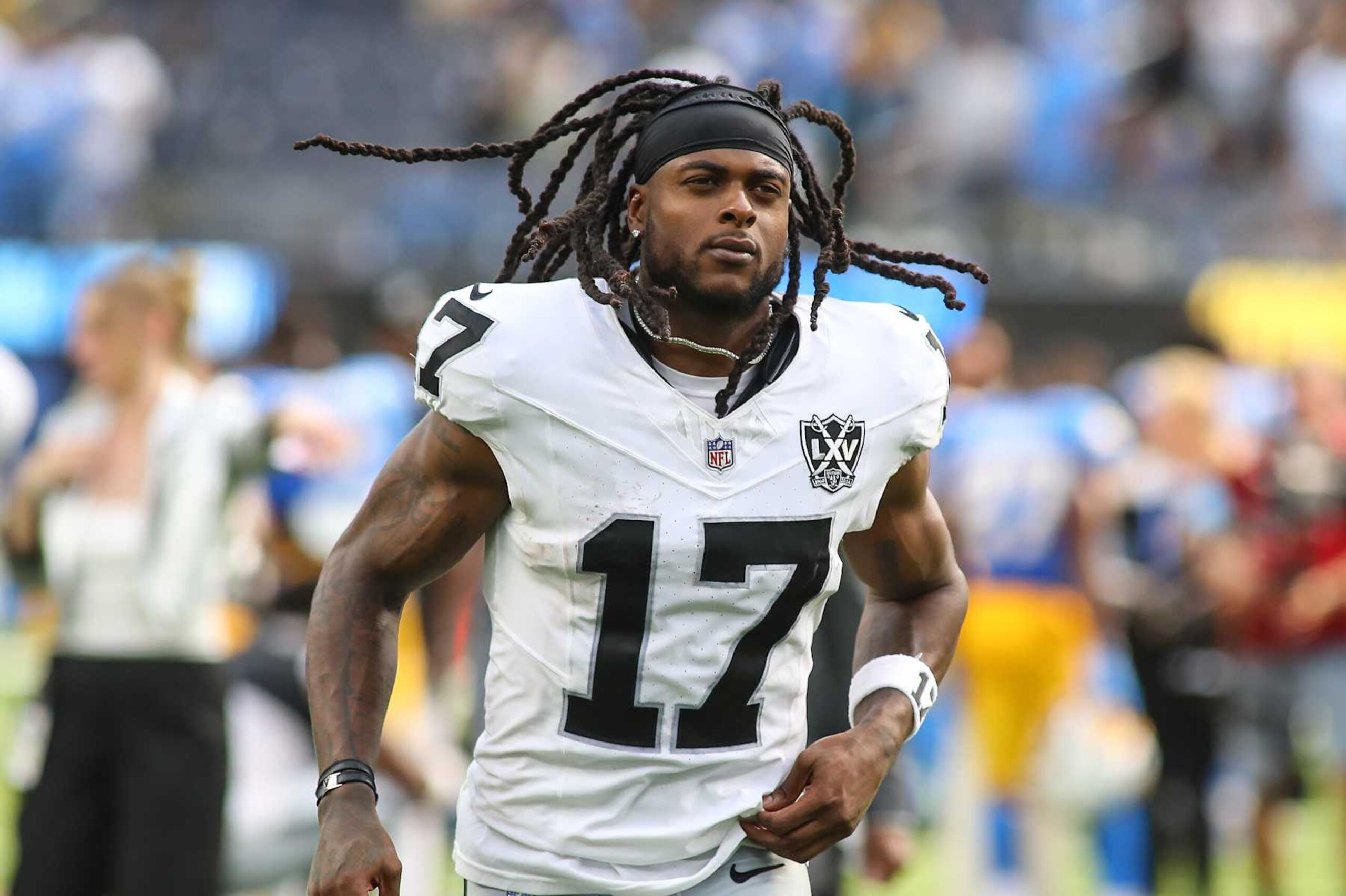 INGLEWOOD, CA - SEPTEMBER 8: Las Vegas Raiders wide receiver Davante Adams (17) during the NFL game between the Las Vegas Raiders and the Los Angeles Chargers on September 08, 2024, at SoFi Stadium in Inglewood, CA. (Photo by Jevone Moore/Icon Sportswire via Getty Images)