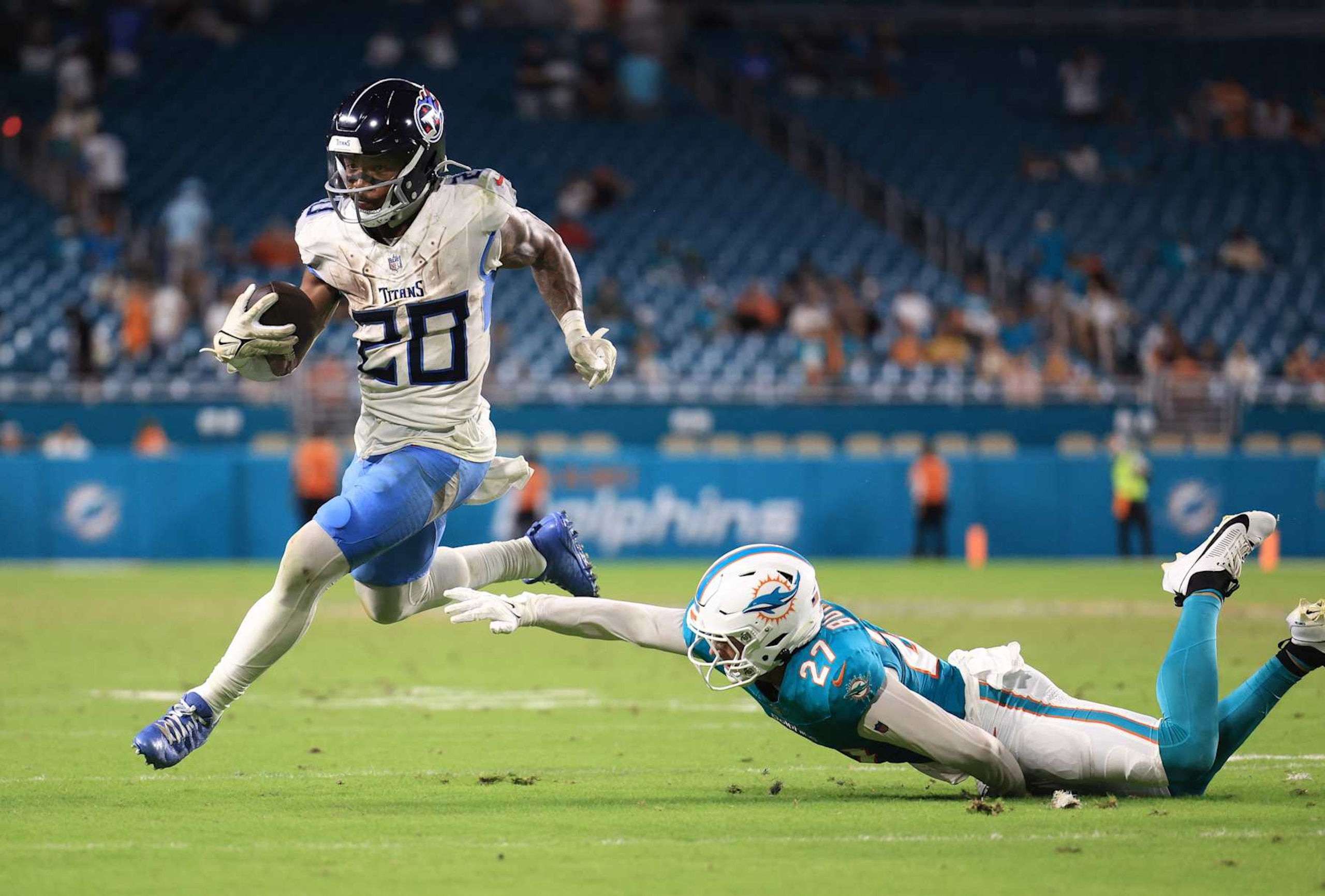 MIAMI GARDENS, FLORIDA - SEPTEMBER 30: Tony Pollard #20 of the Tennessee Titans runs for a 4-yard rushing touchdown against Ethan Bonner #27 of the Miami Dolphins during the fourth quarter at Hard Rock Stadium on September 30, 2024 in Miami Gardens, Florida. (Photo by Carmen Mandato/Getty Images)