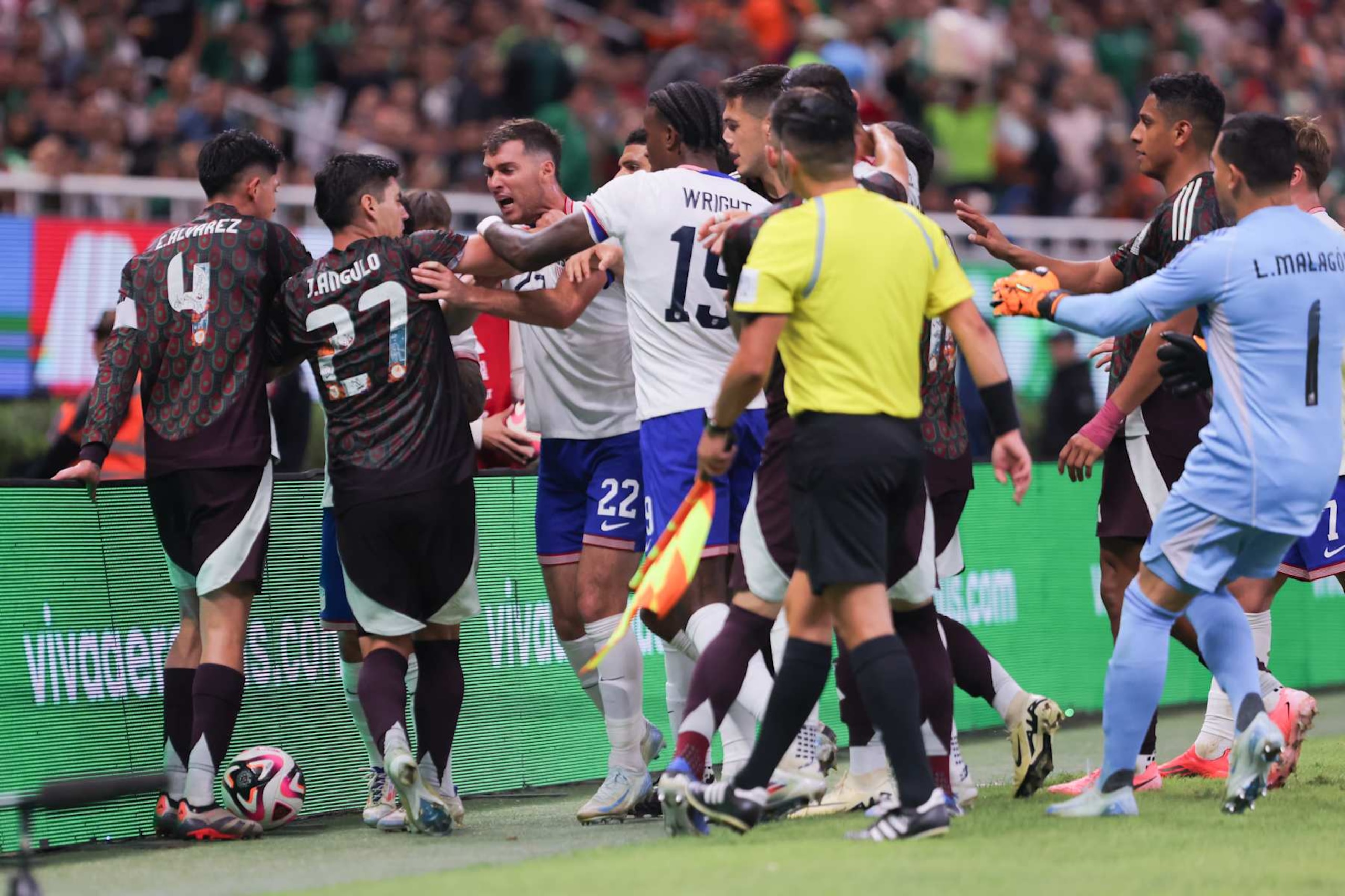 ZAPOPAN, MEXICO - OCTOBER 15: Mexico and United States players scuffle during the second half at Akron Stadium on October 15, 2024 in Zapopan, Mexico. (Photo by Agustin Cuevas Cornejo/USSF/Getty Images for USSF) ZAPOPAN, MEXICO - OCTOBER 15: Mexico and United States players scuffle during the second half at Akron Stadium on October 15, 2024 in Zapopan, Mexico. (Photo by Agustin Cuevas Cornejo/USSF/Getty Images for USSF)