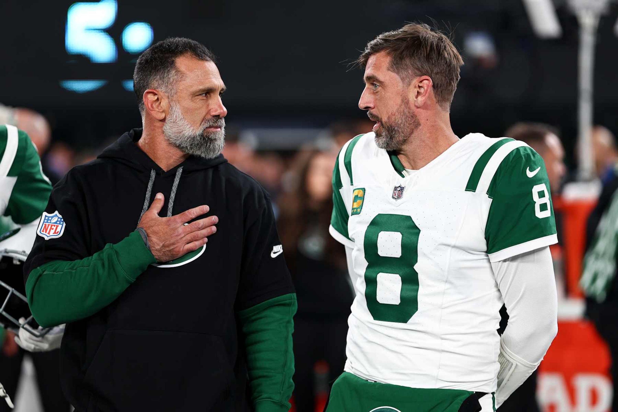 Jets interim head coach Jeff Ulbrich (left) and QB Aaron Rodgers (right)