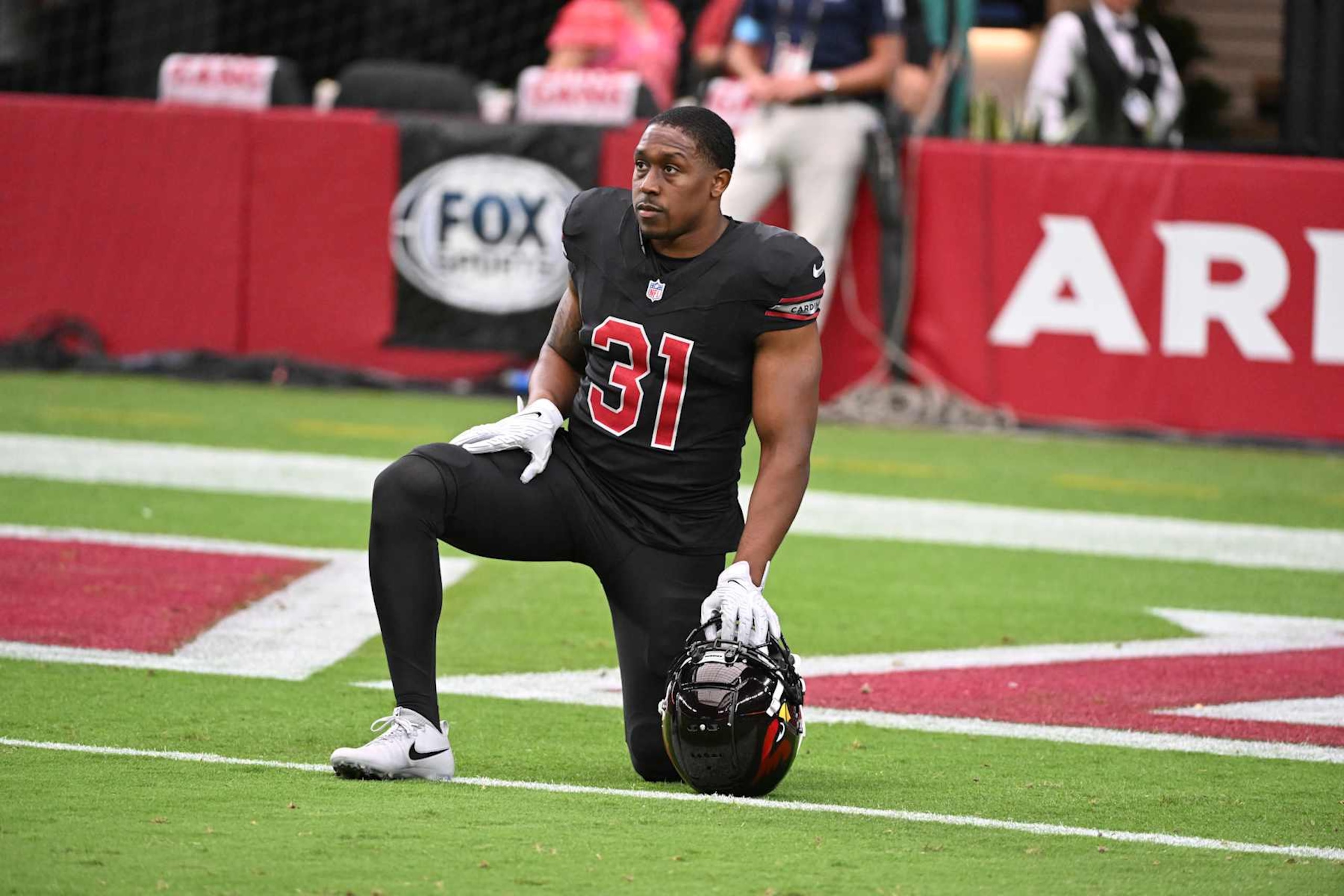 GLENDALE, ARIZONA - SEPTEMBER 22: Emari Demercado #31 of the Arizona Cardinals prepares for a game against the Detroit Lions at State Farm Stadium on September 22, 2024 in Glendale, Arizona. (Photo by Norm Hall/Getty Images) GLENDALE, ARIZONA - SEPTEMBER 22: Emari Demercado #31 of the Arizona Cardinals prepares for a game against the Detroit Lions at State Farm Stadium on September 22, 2024 in Glendale, Arizona. (Photo by Norm Hall/Getty Images)