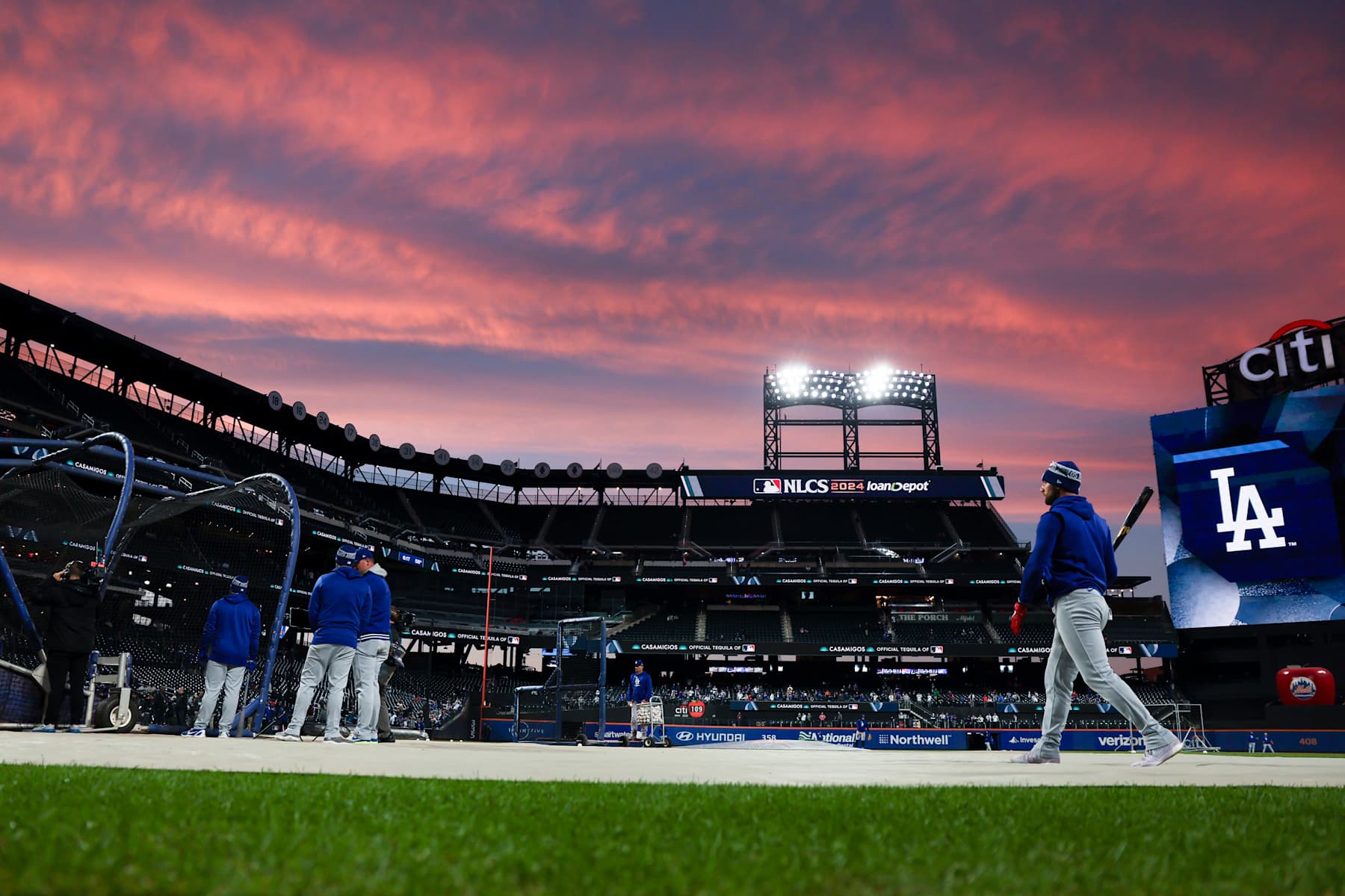 NEW YORK, NEW YORK - OCTOBER 17: The sky lights up as the sun sets behind Citi Field during Los Angeles Dodgers batting practice before game four of the National League Championship Series against the New York Mets at Citi Field on Thursday, Oct. 17, 2024 in New York.  (Wally Skalij / Los Angeles Times via Getty Images)