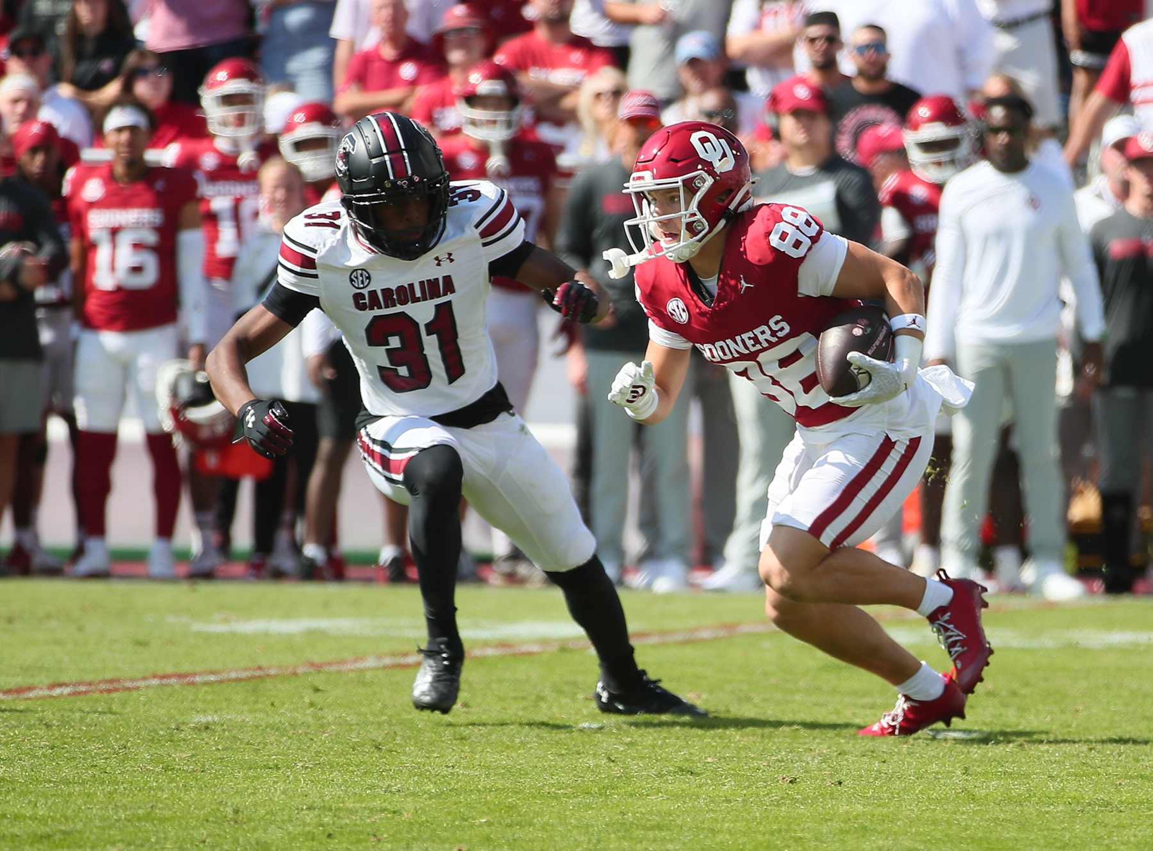 NORMAN, OK - OCTOBER 19: Oklahoma Sooners WR Jacob Jordan (88) running after a pass catch during a game between the Oklahoma Sooners and the South Carolina Gamecocks at Gaylord Memorial Stadium in Norman, Oklahoma on October 19, 2024. (Photo by David Stacy/Icon Sportswire via Getty Images) NORMAN, OK - OCTOBER 19: Oklahoma Sooners WR Jacob Jordan (88) running after a pass catch during a game between the Oklahoma Sooners and the South Carolina Gamecocks at Gaylord Memorial Stadium in Norman, Oklahoma on October 19, 2024. (Photo by David Stacy/Icon Sportswire via Getty Images)