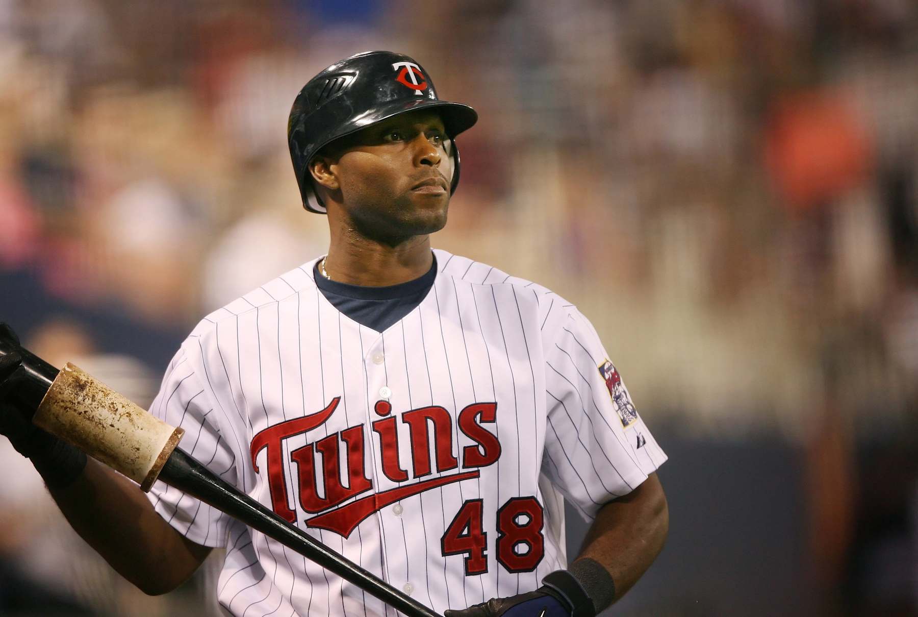 Baseball: Minnesota Twins Torii Hunter (48) on deck during game vs Los Angeles Dodgers. Minneapolis, MN 6/27/2006 CREDIT: Tom Dahlin (Photo by Tom Dahlin /Sports Illustrated via Getty Images) (Set Number: D97453 TK1 R1 F0 )