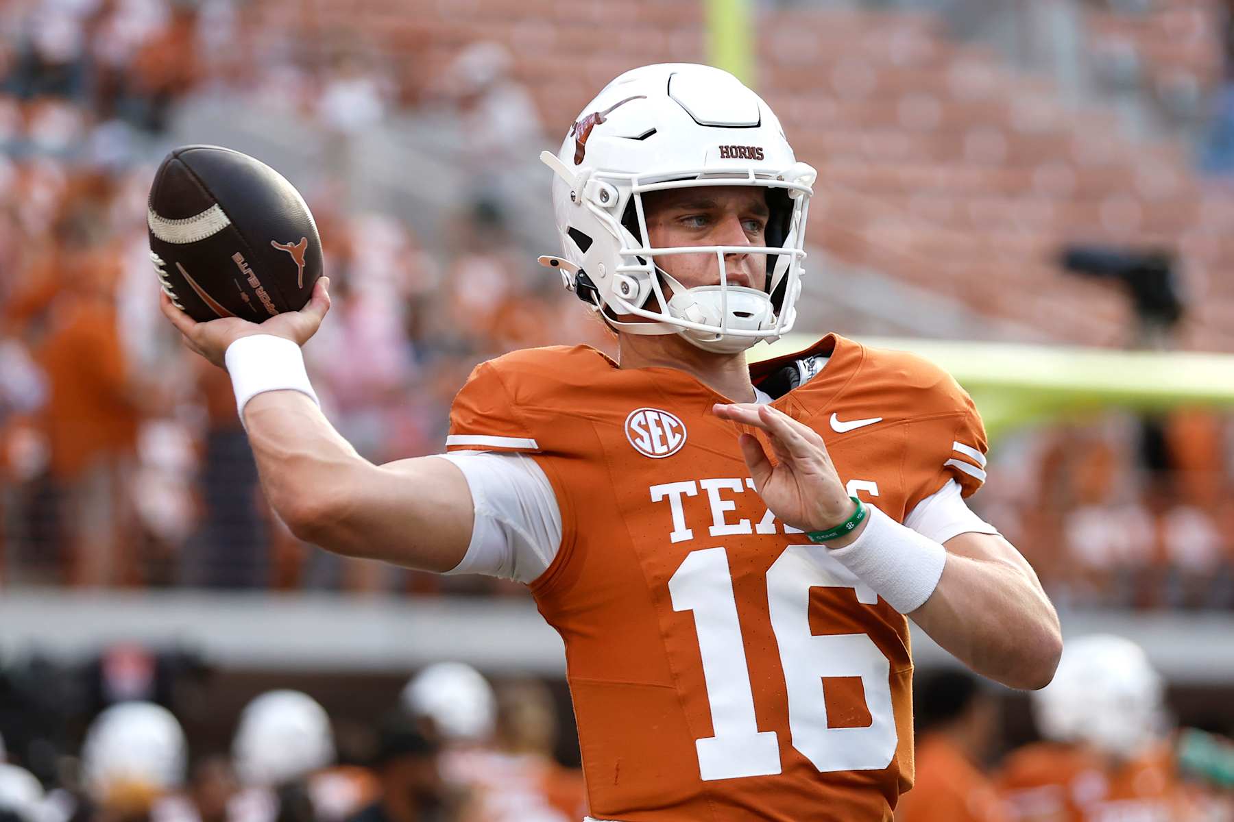 AUSTIN, TEXAS - OCTOBER 19: Arch Manning #16 of the Texas Longhorns warms-up prior to a game against the Georgia Bulldogs at Darrell K Royal-Texas Memorial Stadium on October 19, 2024 in Austin, Texas. (Photo by Tim Warner/Getty Images)
