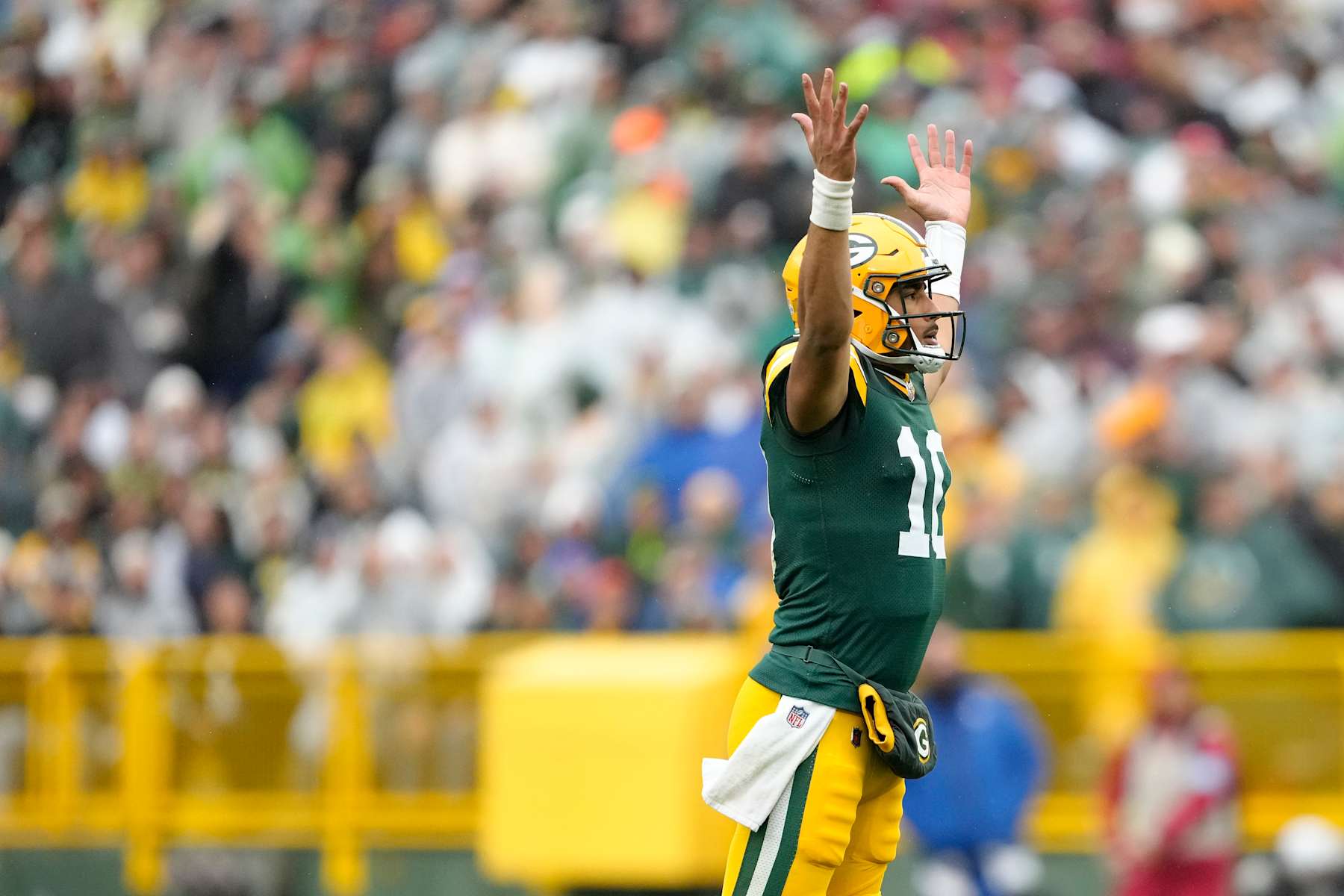 GREEN BAY, WISCONSIN - OCTOBER 13: Jordan Love #10 of the Green Bay Packers reacts after a play against the Arizona Cardinals in the first half at Lambeau Field on October 13, 2024 in Green Bay, Wisconsin. (Photo by Patrick McDermott/Getty Images)