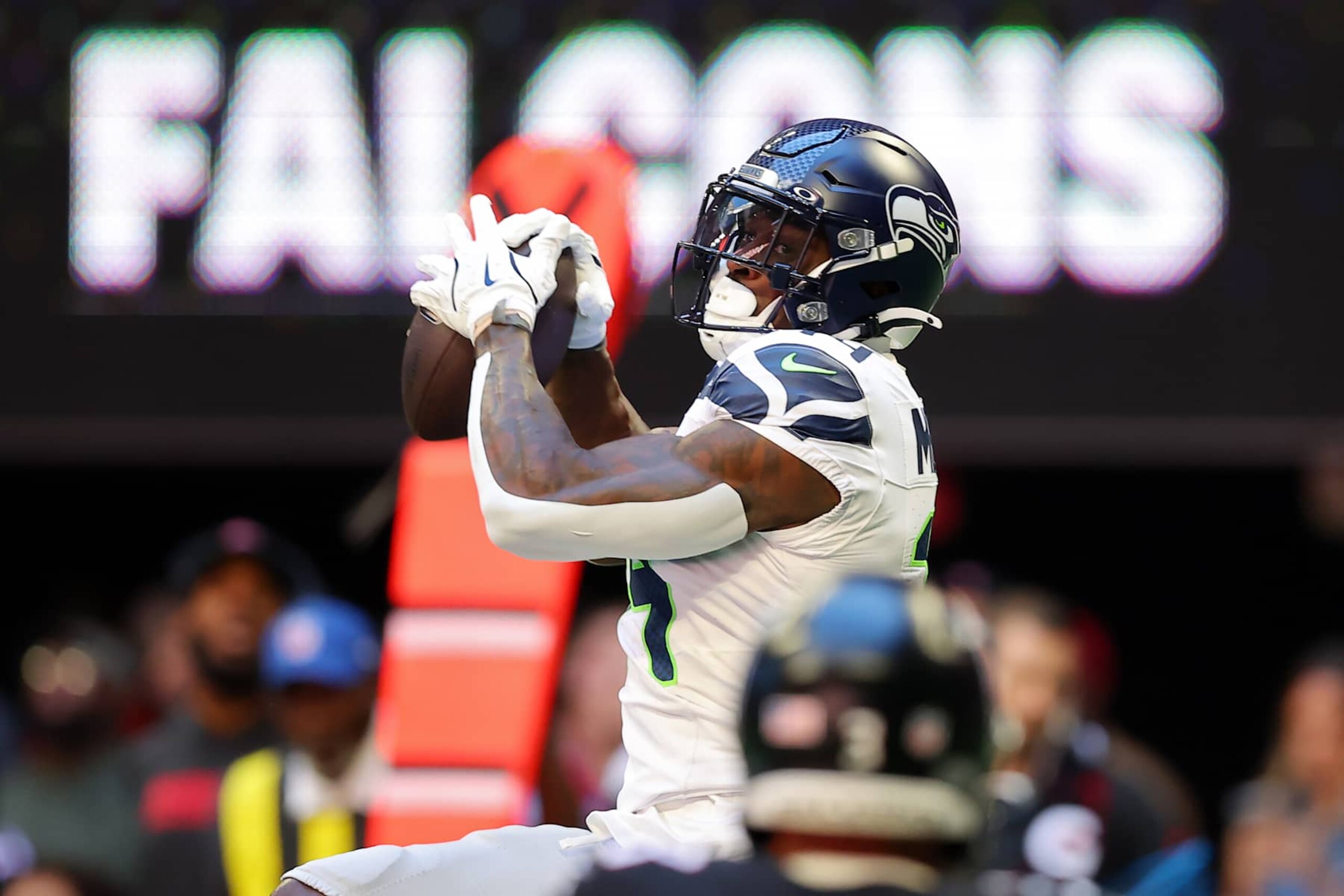 ATLANTA, GEORGIA - OCTOBER 20: DK Metcalf #14 of the Seattle Seahawks catches a pass in the first quarter against the Atlanta Falcons at Mercedes-Benz Stadium on October 20, 2024 in Atlanta, Georgia. (Photo by Kevin C. Cox/Getty Images)