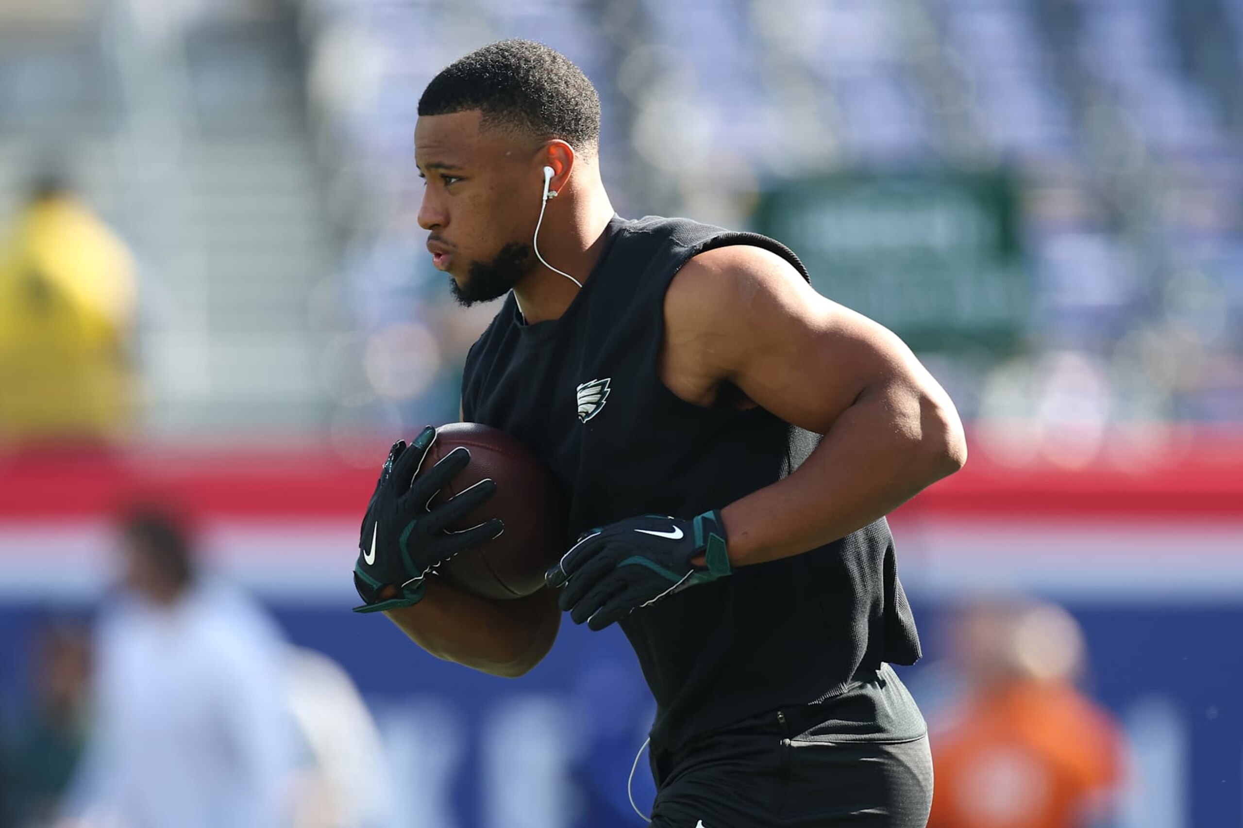 EAST RUTHERFORD, NEW JERSEY - OCTOBER 20: Saquon Barkley #26 of the Philadelphia Eagles warms up prior to the game against the New York Giants at MetLife Stadium on October 20, 2024 in East Rutherford, New Jersey. (Photo by Luke Hales/Getty Images) EAST RUTHERFORD, NEW JERSEY - OCTOBER 20: Saquon Barkley #26 of the Philadelphia Eagles warms up prior to the game against the New York Giants at MetLife Stadium on October 20, 2024 in East Rutherford, New Jersey. (Photo by Luke Hales/Getty Images)