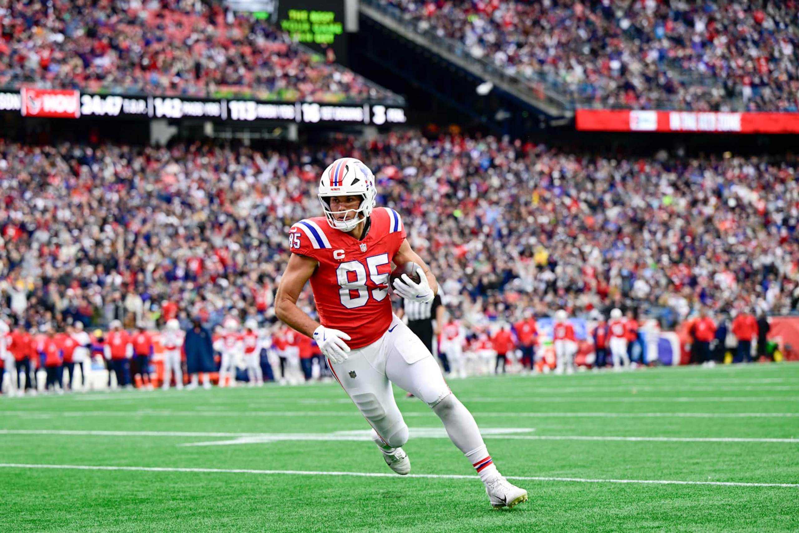 FOXBOROUGH, MASSACHUSETTS - OCTOBER 13: Hunter Henry #85 of the New England Patriots carries the ball for a touchdown against the Houston Texans during the third quarter at Gillette Stadium on October 13, 2024 in Foxborough, Massachusetts. (Photo by Maddie Malhotra/Getty Images)