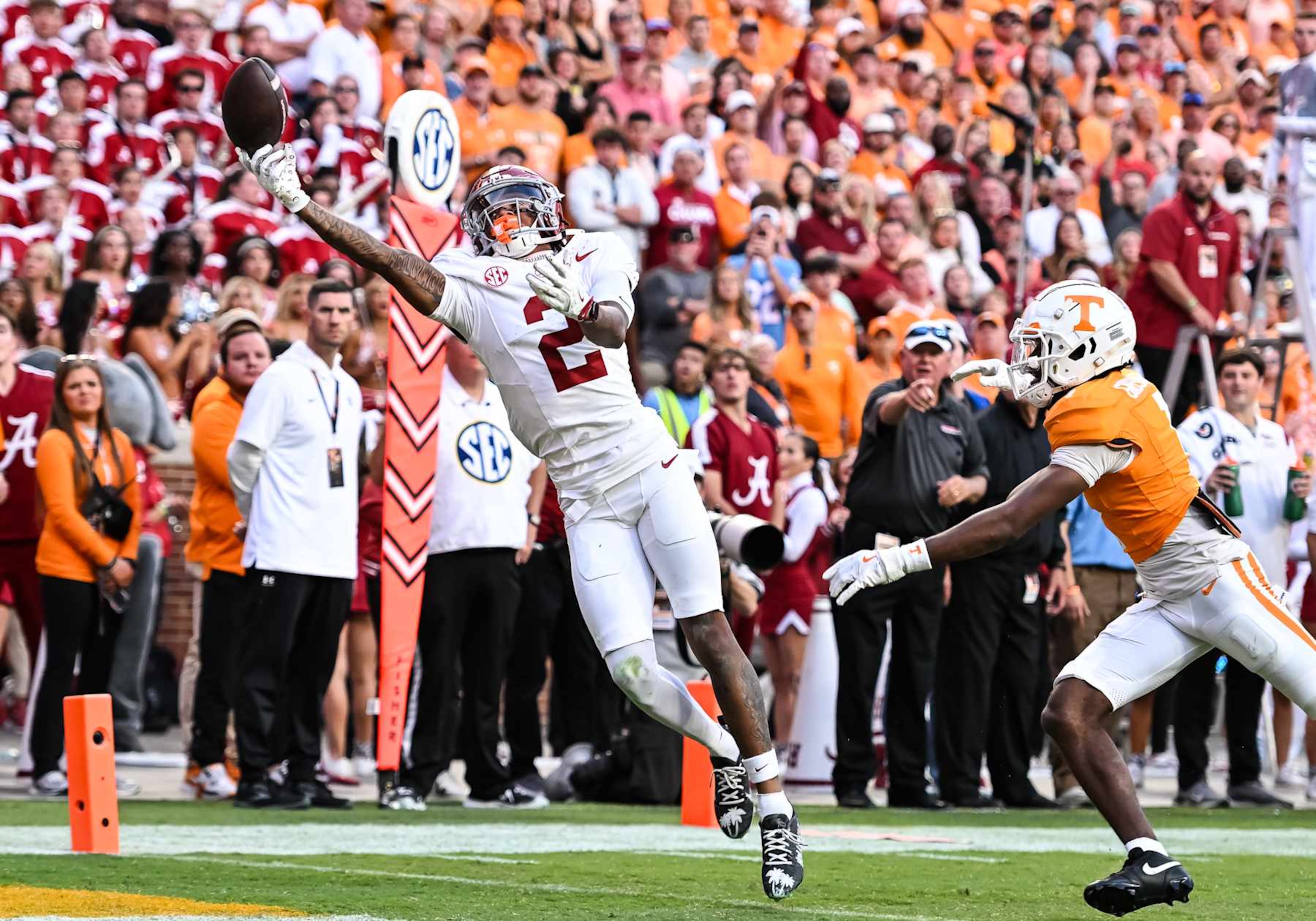 KNOXVILLE, TN - OCTOBER 19: Alabama Crimson Tide wide receiver Ryan Williams (2) reaches out for a pass during the college football game between the Tennessee Volunteers and the Alabama Crimson Tide on October 19, 2024, at Neyland Stadium in Knoxville, TN. (Photo by Bryan Lynn/Icon Sportswire via Getty Images) KNOXVILLE, TN - OCTOBER 19: Alabama Crimson Tide wide receiver Ryan Williams (2) reaches out for a pass during the college football game between the Tennessee Volunteers and the Alabama Crimson Tide on October 19, 2024, at Neyland Stadium in Knoxville, TN. (Photo by Bryan Lynn/Icon Sportswire via Getty Images)