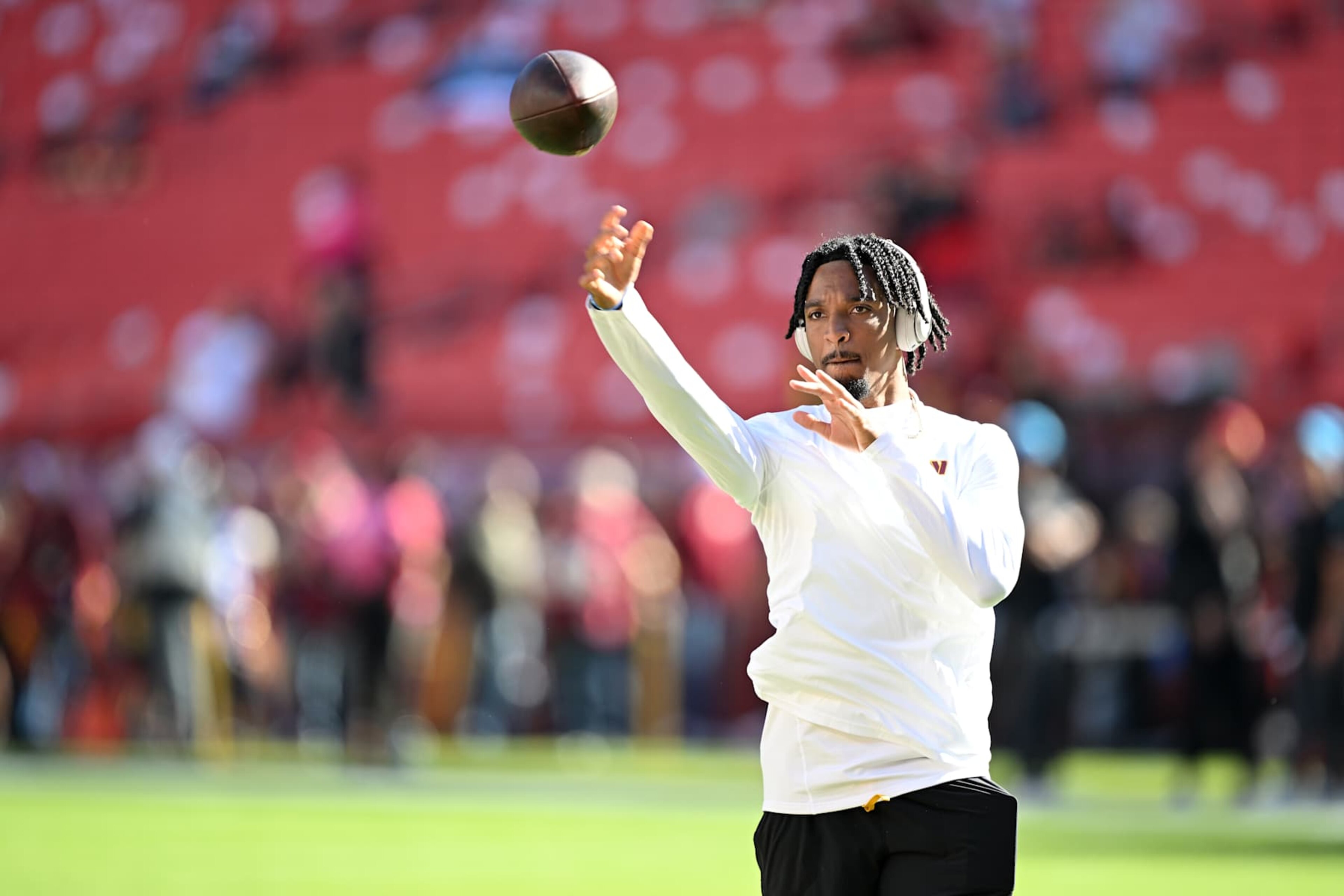LANDOVER, MARYLAND - OCTOBER 20: Jayden Daniels #5 of the Washington Commanders warms up prior to the game against the Carolina Panthers at Northwest Stadium on October 20, 2024 in Landover, Maryland. (Photo by Greg Fiume/Getty Images)