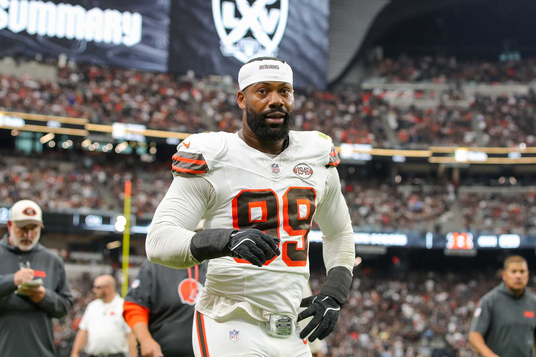 LAS VEGAS, NV - SEPTEMBER 29: Cleveland Browns defensive end Za'Darius Smith (99) walks off of the field during a NFL game between the Cleveland Browns vs Las Vegas Raiders game on September 29, 2024, at Allegiant Stadium in Las Vegas, NV. (Photo by Jordon Kelly/Icon Sportswire via Getty Images)