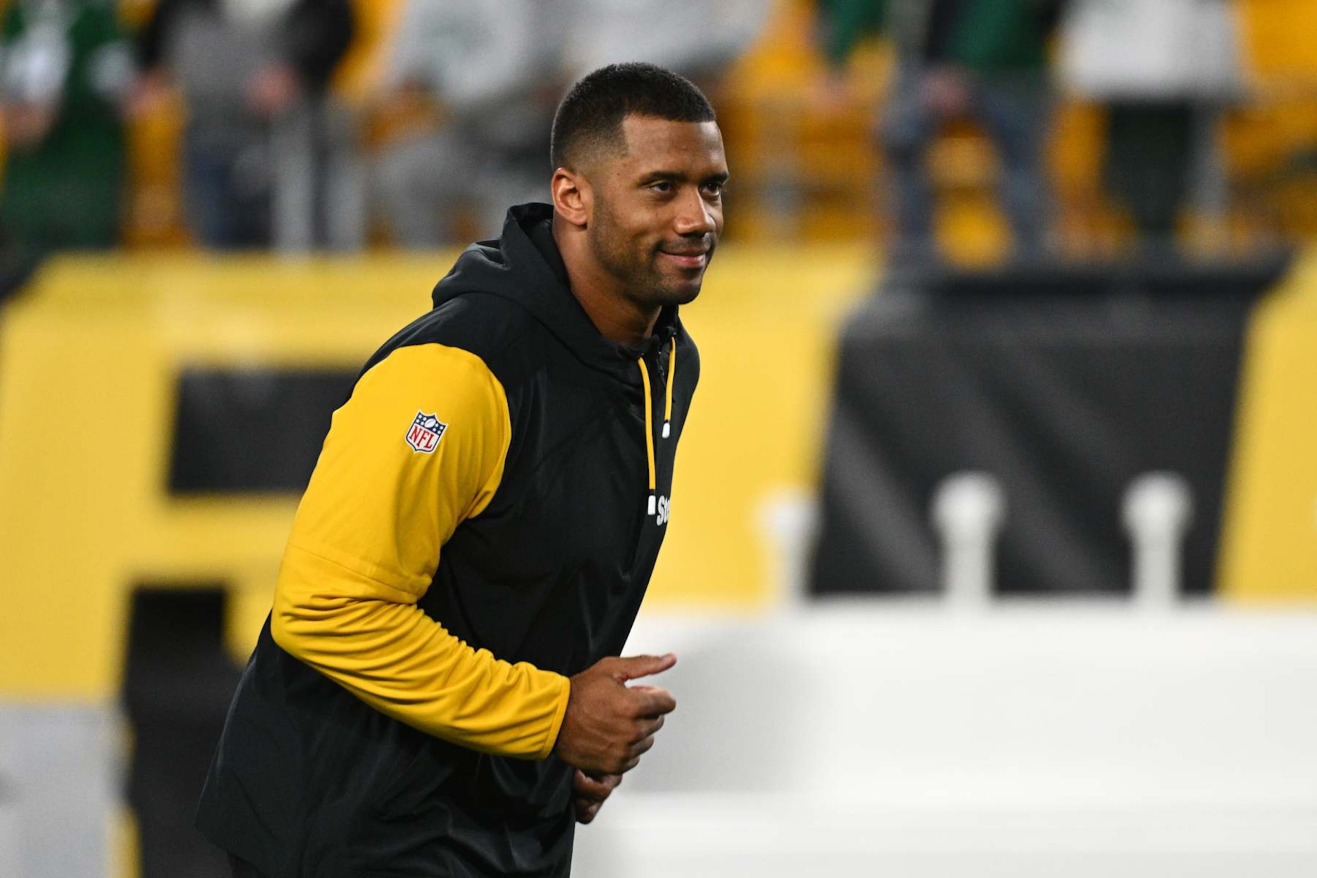 PITTSBURGH, PENNSYLVANIA - OCTOBER 20: Russell Wilson #3 of the Pittsburgh Steelers warms up prior to the game against the New York Jets at Acrisure Stadium on October 20, 2024 in Pittsburgh, Pennsylvania. (Photo by Justin Berl/Getty Images)