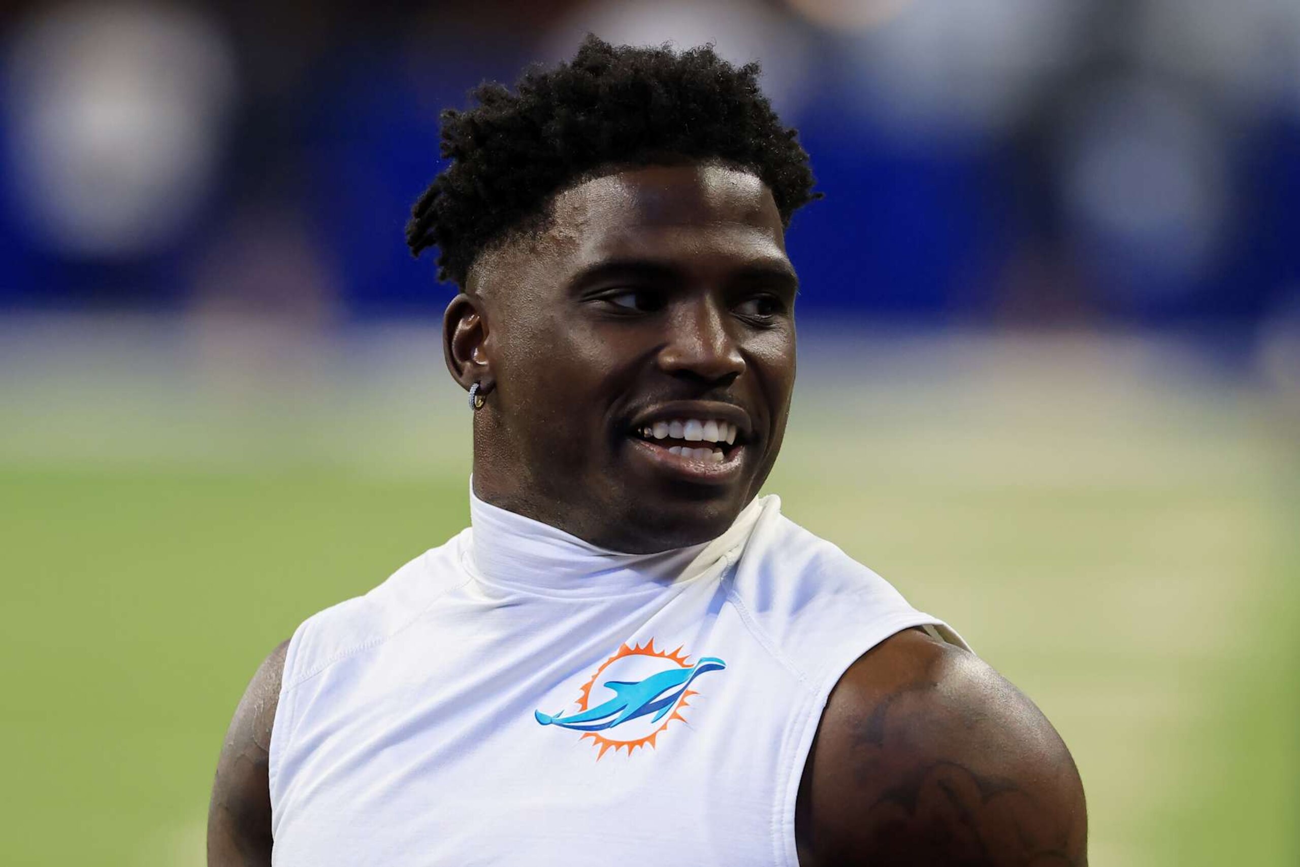 INDIANAPOLIS, INDIANA - OCTOBER 20: Tyreek Hill #10 of the Miami Dolphins warms up prior to a game against the Indianapolis Colts at Lucas Oil Stadium on October 20, 2024 in Indianapolis, Indiana. (Photo by Justin Casterline/Getty Images) INDIANAPOLIS, INDIANA - OCTOBER 20: Tyreek Hill #10 of the Miami Dolphins warms up prior to a game against the Indianapolis Colts at Lucas Oil Stadium on October 20, 2024 in Indianapolis, Indiana. (Photo by Justin Casterline/Getty Images)