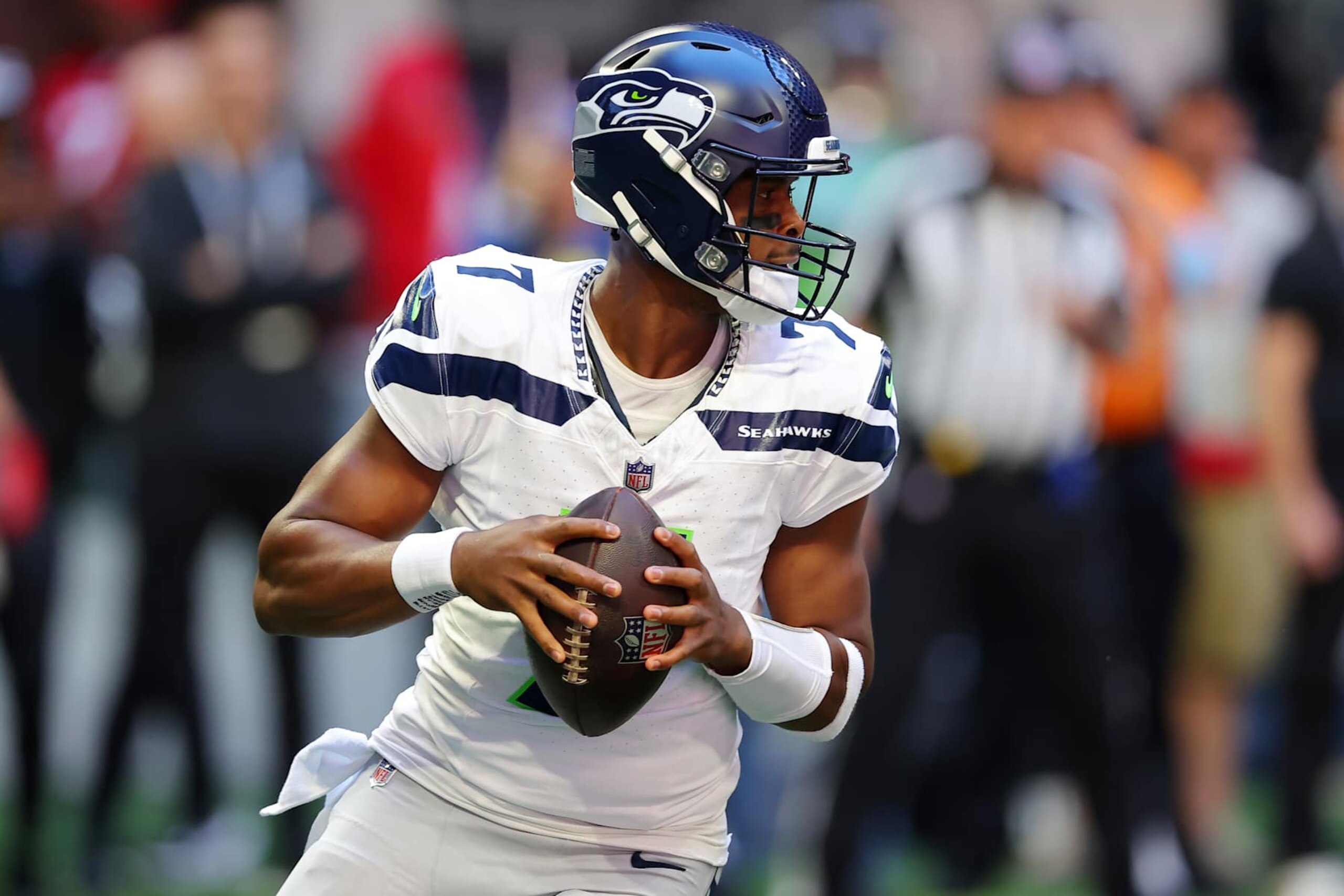 ATLANTA, GEORGIA - OCTOBER 20: Quarterback Geno Smith #7 of the Seattle Seahawks looks to pass during the first quarter against the Atlanta Falcons at Mercedes-Benz Stadium on October 20, 2024 in Atlanta, Georgia. (Photo by Kevin C. Cox/Getty Images)