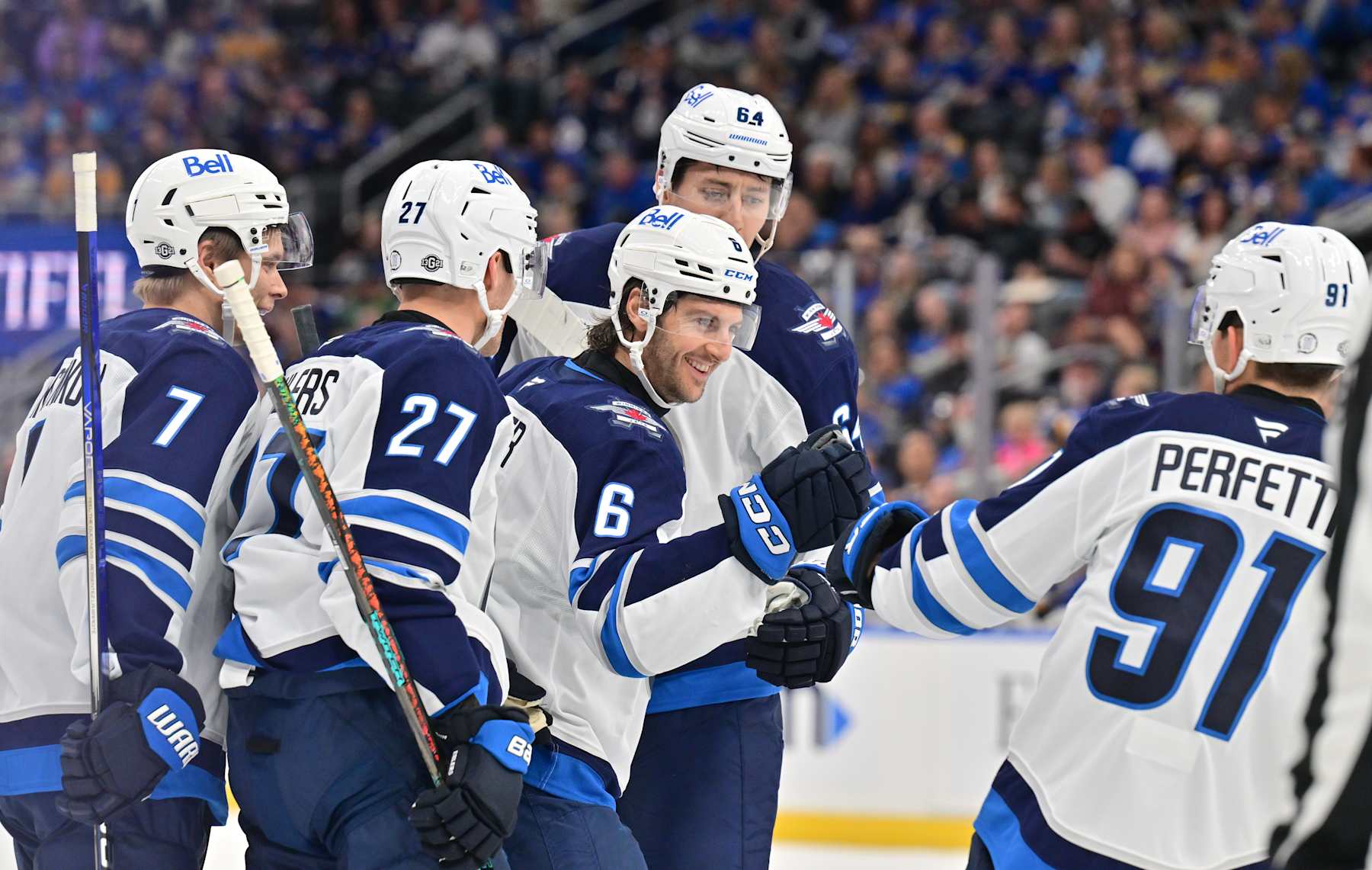 ST. LOUIS, MO - OCTOBER 22: Winnipeg payers celebrate after scoring during a NHL game between the Winnipeg Jets and the St. Louis Blues, on October 22, 2024, at Enterprise Center, St. Louis, MO. (Photo by Keith Gillett/Icon Sportswire via Getty Images)