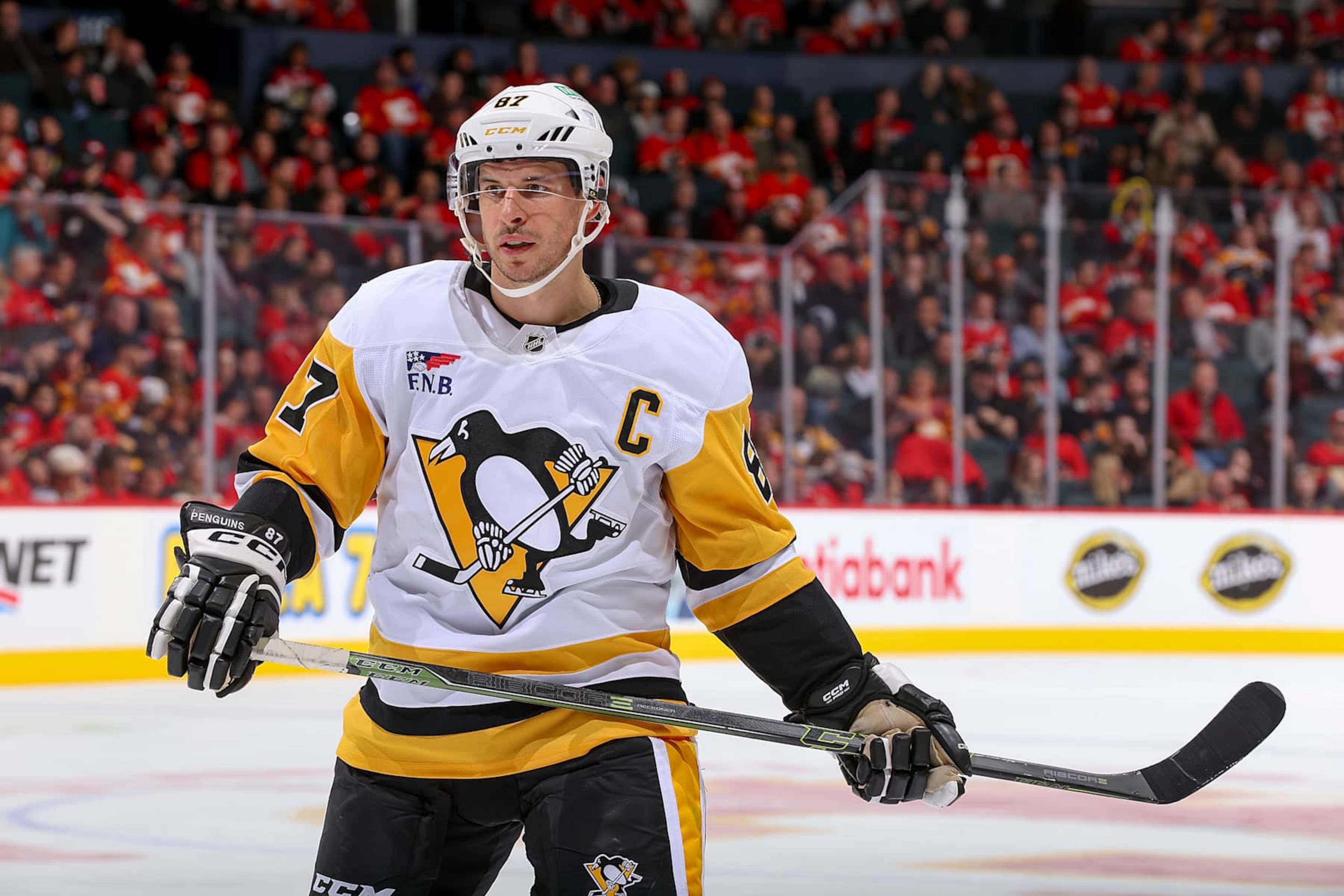 CALGARY, AB - OCTOBER 22: Sidney Crosby #87 of the Pittsburgh Penguins prepares to face off against the Calgary Flames at Scotiabank Saddledome on October 22, 2024 in Calgary, Alberta, Canada. (Photo by Gerry Thomas/NHLI via Getty Images) CALGARY, AB - OCTOBER 22: Sidney Crosby #87 of the Pittsburgh Penguins prepares to face off against the Calgary Flames at Scotiabank Saddledome on October 22, 2024 in Calgary, Alberta, Canada. (Photo by Gerry Thomas/NHLI via Getty Images)