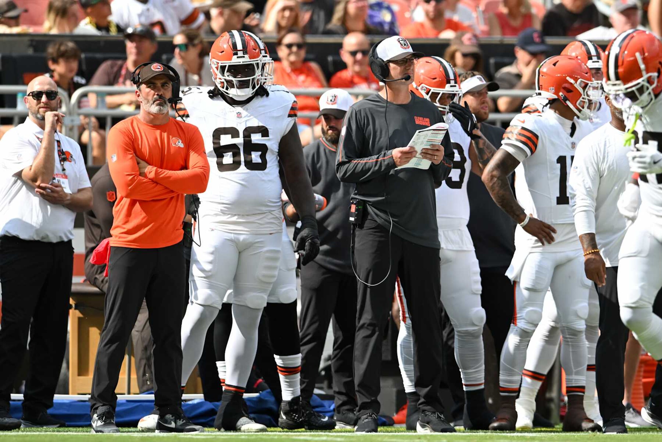 CLEVELAND, OHIO - AUGUST 17: Head coach Kevin Stefanski and offensive coordinator Ken Dorsey of the Cleveland Browns during the first half of a preseason game against the Minnesota Vikings at Cleveland Browns Stadium on August 17, 2024 in Cleveland, Ohio. (Photo by Nick Cammett/Diamond Images via Getty Images) CLEVELAND, OHIO - AUGUST 17: Head coach Kevin Stefanski and offensive coordinator Ken Dorsey of the Cleveland Browns during the first half of a preseason game against the Minnesota Vikings at Cleveland Browns Stadium on August 17, 2024 in Cleveland, Ohio. (Photo by Nick Cammett/Diamond Images via Getty Images)