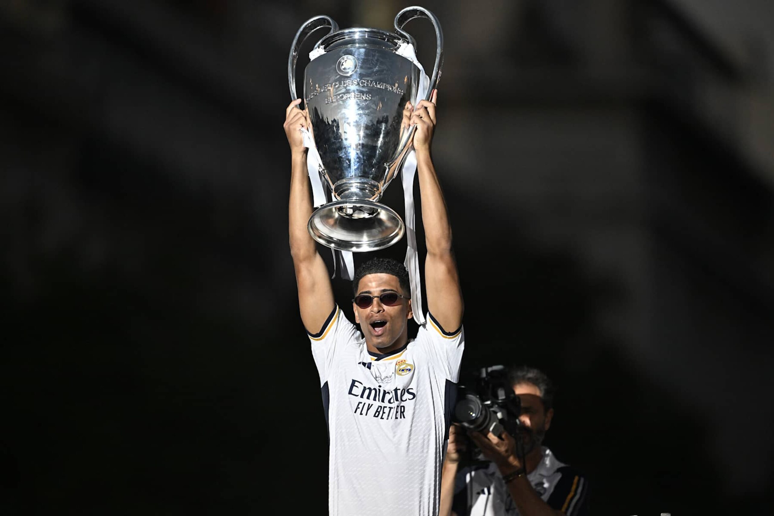MADRID, SPAIN - JUNE 02: Jude Bellingham of Real Madrid raises the trophy during Real Madrid UEFA Champions League Trophy Parade celebrating their victory of 15th Champions League at Cibeles Square in Madrid, Spain on June 02, 2024. (Photo by Burak Akbulut/Anadolu via Getty Images)