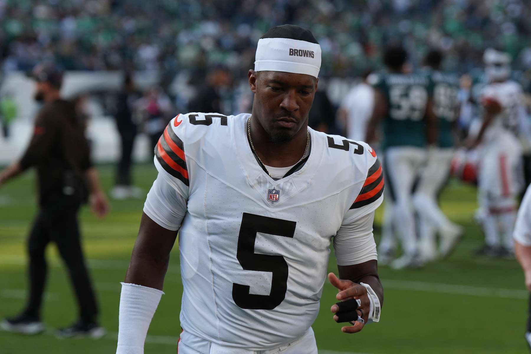 PHILADELPHIA, PA - OCTOBER 13: Cleveland Browns quarterback Jameis Winston (5) looks on during the game between the Philadelphia Eagles and the Cleveland Browns on October 13, 2024 at Lincoln Financial Field in Philadelphia, PA. (Photo by Andy Lewis/Icon Sportswire via Getty Images)