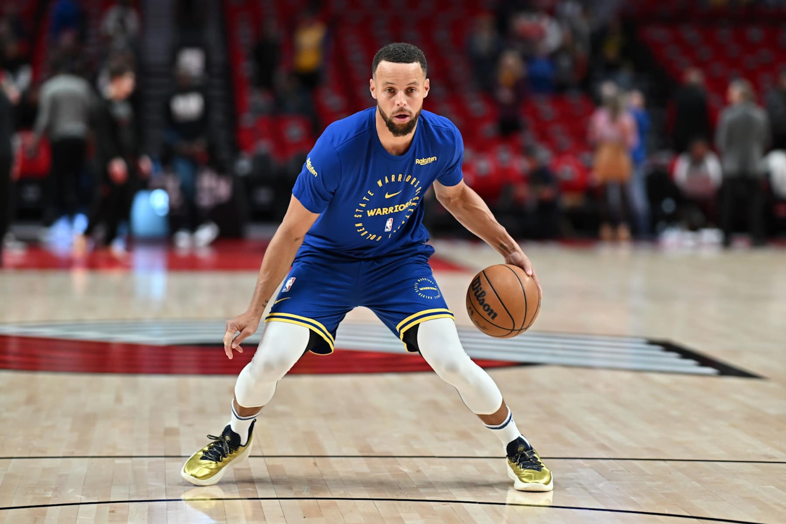 PORTLAND, OREGON - OCTOBER 23: Stephen Curry #30 of the Golden State Warriors warms up prior to playing the Portland Trail Blazers at Moda Center on October 23, 2024 in Portland, Oregon. NOTE TO USER: User expressly acknowledges and agrees that, by downloading and or using this photograph, User is consenting to the terms and conditions of the Getty Images License Agreement. (Photo by Alika Jenner/Getty Images)