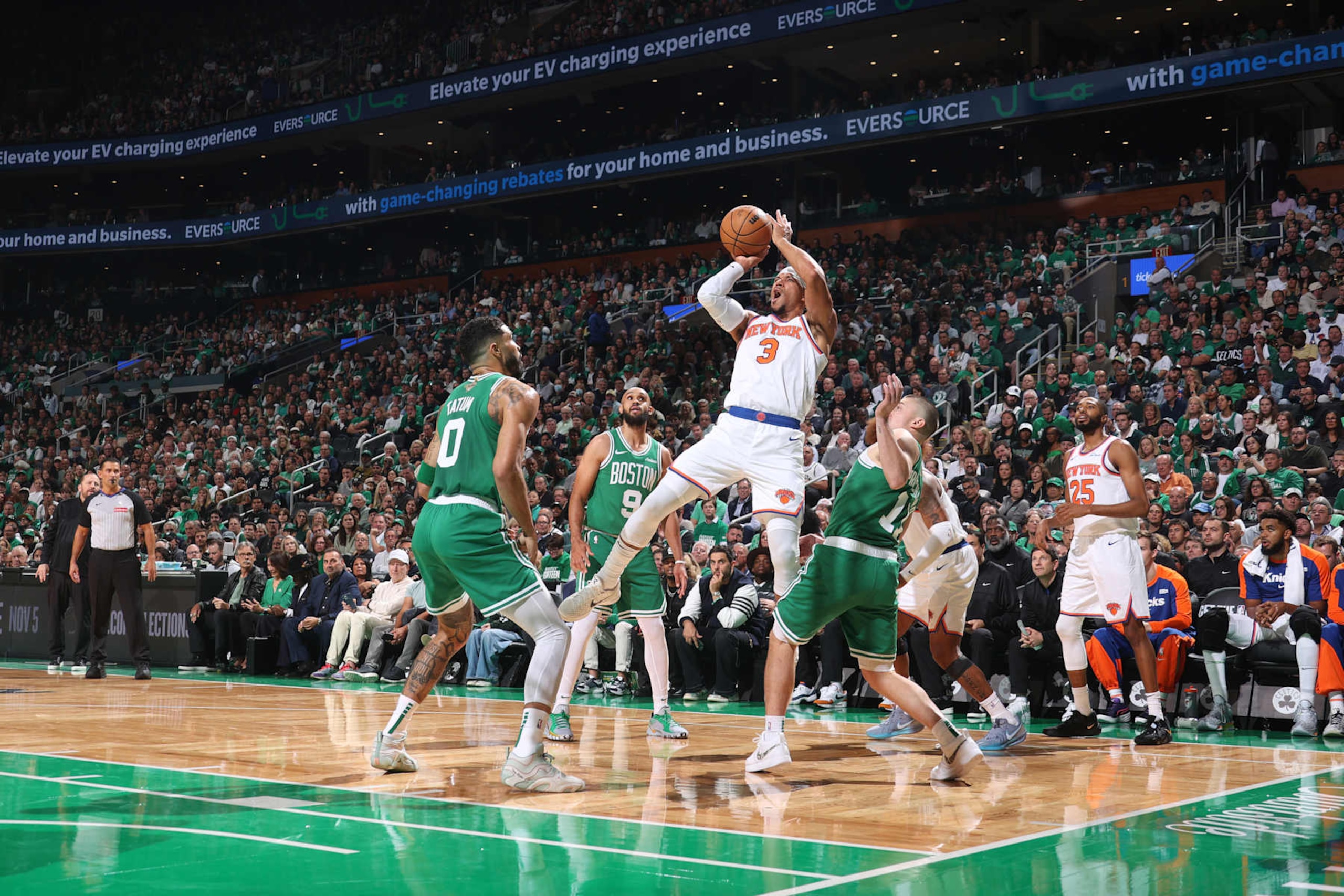 BOSTON, MA - OCTOBER 22: Josh Hart #3 of the New York Knicks shoots the ball during the game against the Boston Celtics on October 22, 2024 at TD Garden in Boston, Massachusetts. NOTE TO USER: User expressly acknowledges and agrees that, by downloading and or using this Photograph, user is consenting to the terms and conditions of the Getty Images License Agreement. Mandatory Copyright Notice: Copyright 2024 NBAE (Photo by Nathaniel S. Butler/NBAE via Getty Images) BOSTON, MA - OCTOBER 22: Josh Hart #3 of the New York Knicks shoots the ball during the game against the Boston Celtics on October 22, 2024 at TD Garden in Boston, Massachusetts. NOTE TO USER: User expressly acknowledges and agrees that, by downloading and or using this Photograph, user is consenting to the terms and conditions of the Getty Images License Agreement. Mandatory Copyright Notice: Copyright 2024 NBAE (Photo by Nathaniel S. Butler/NBAE via Getty Images)
